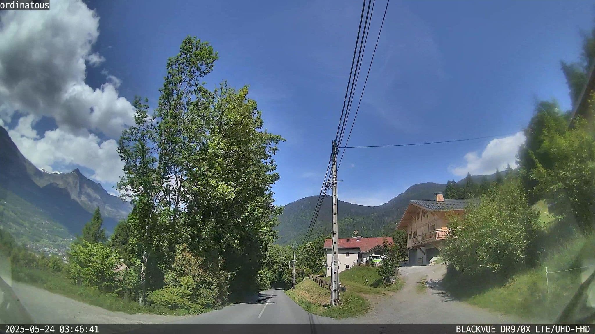 Street view near Le Chamois, Saint-Gervais-les-Bains — © ordinatous (CC BY-SA · Mapillary)