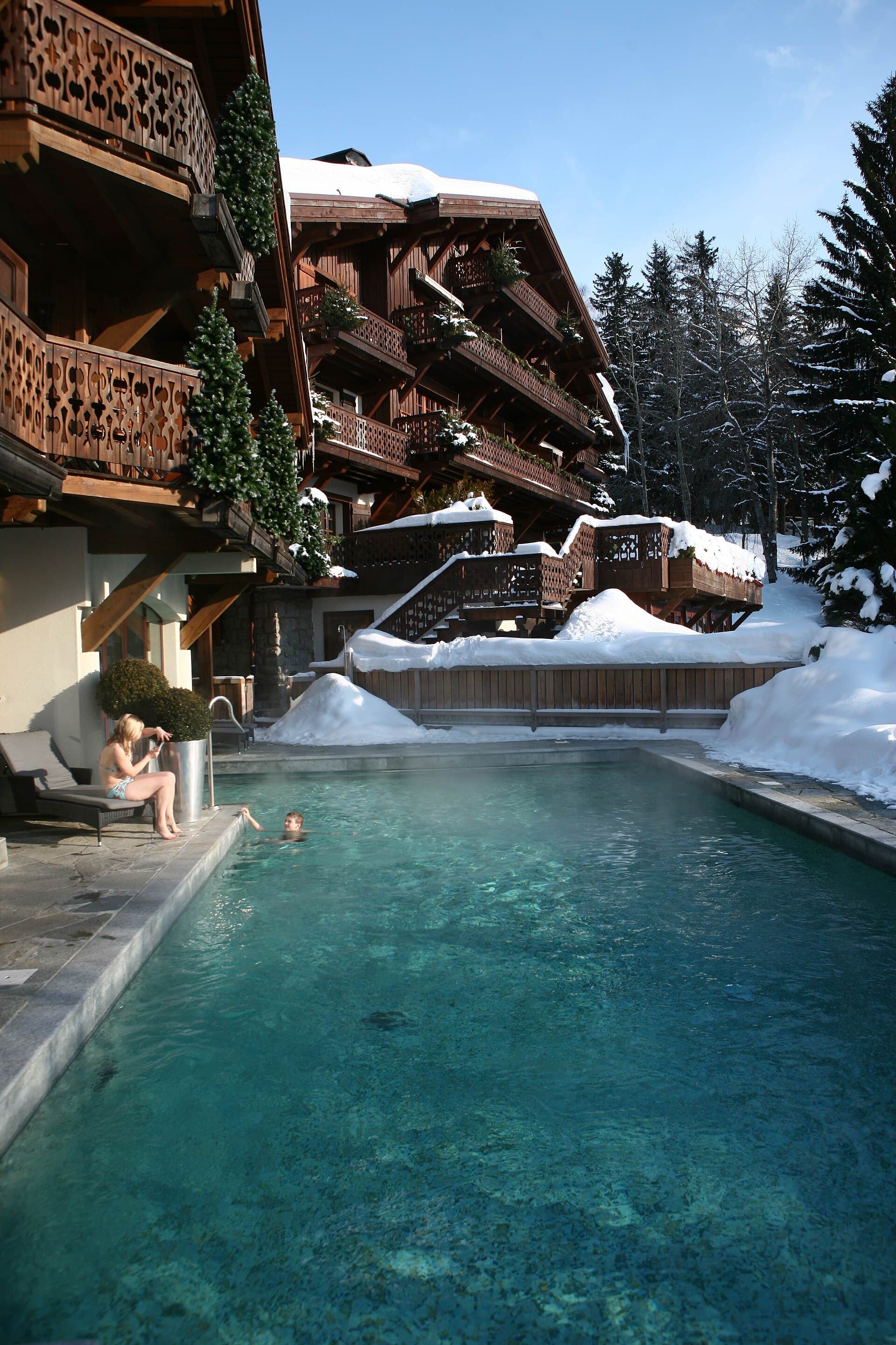 Chalet du Mont d'Arbois (via Wikimedia Commons, Public domain)