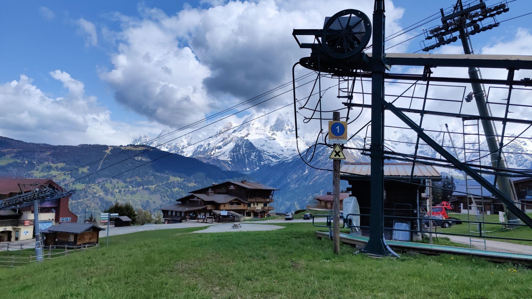 Street view near fleche d'orr, Saint-Gervais-les-Bains — © u4y0u (CC BY-SA · Mapillary)
