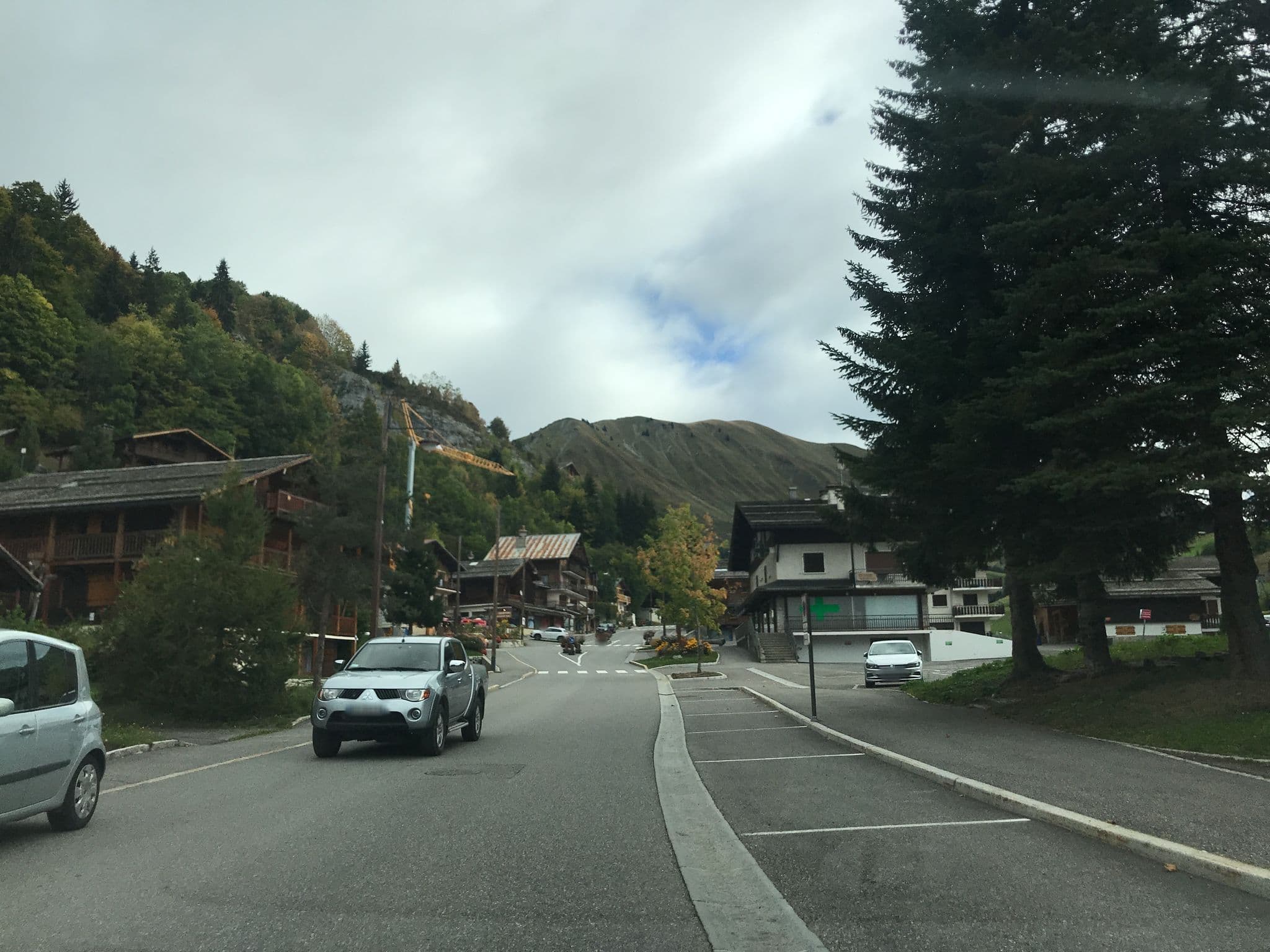 Street view near Résidence Chalet la Barallette, Le Grand-Bornand — © pgiraud (CC BY-SA · Mapillary)