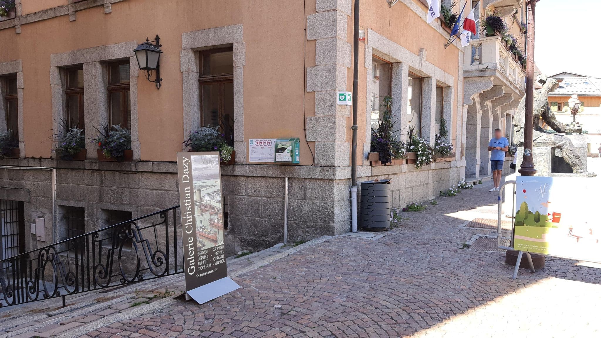 Street view near Hôtel la Prairie-Chalet les Griottes, Megève — © thibaultr (CC BY-SA · Mapillary)