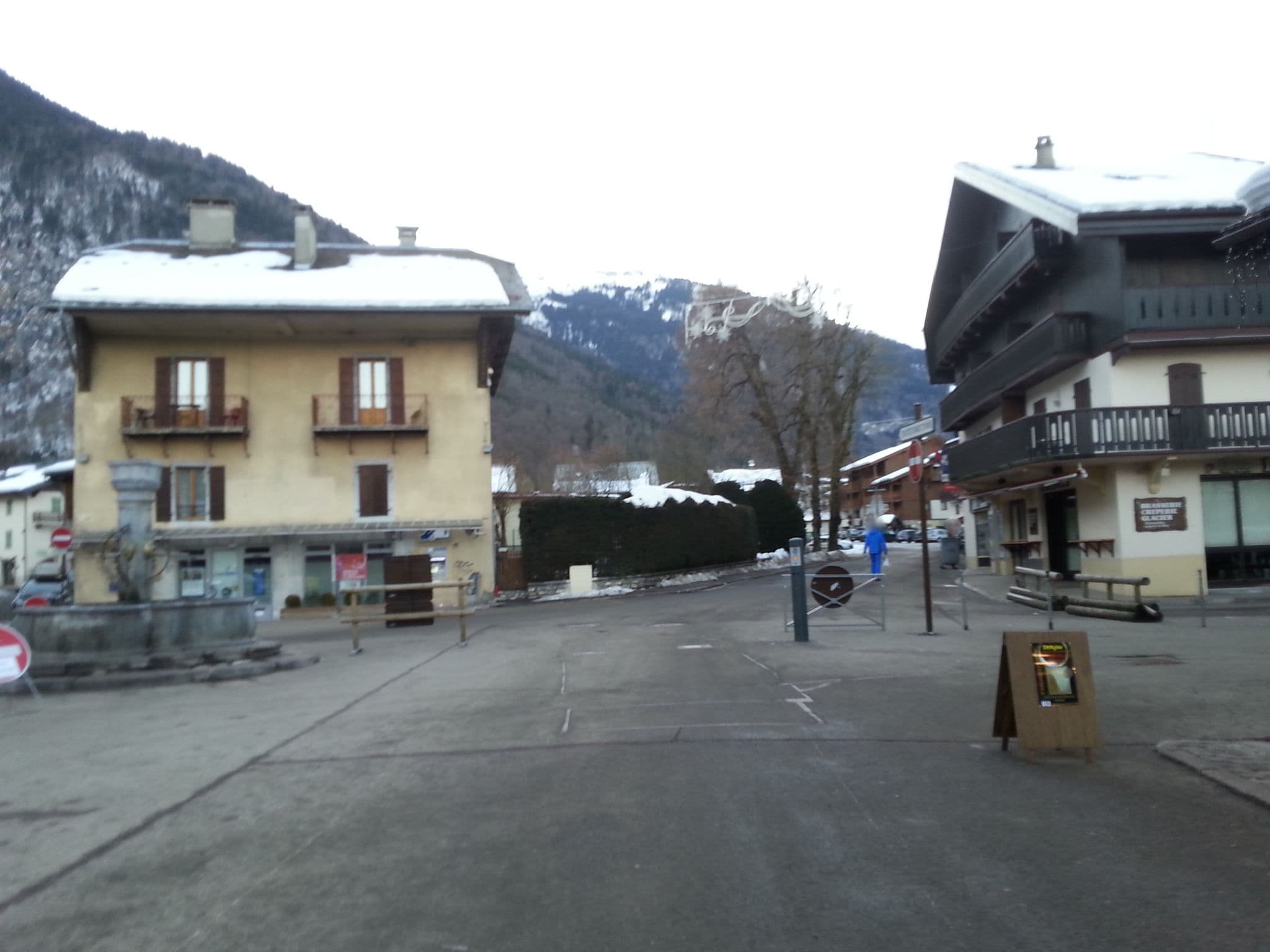 Street view near Arts et Vie Résidences, Samoëns — © overflorian (CC BY-SA · Mapillary)