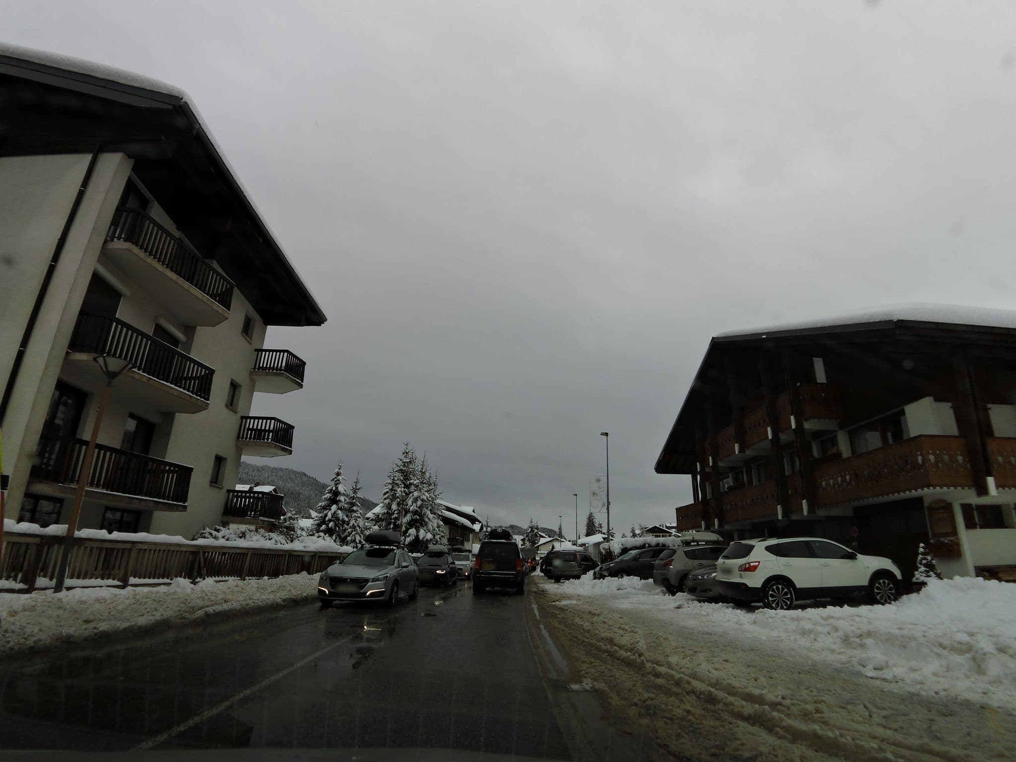 Street view near Le Cabri, Les Gets — © legrandblond (CC BY-SA · Mapillary)