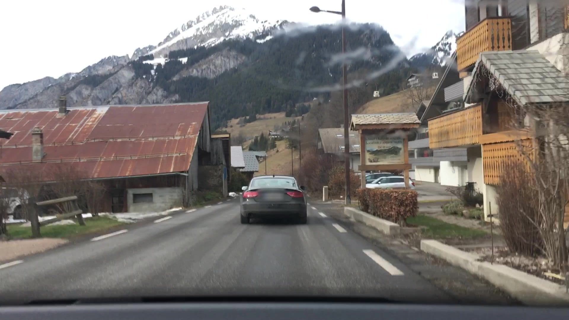 Street view near L'Echo de la Corne, Châtel — © lvl5 (CC BY-SA · Mapillary)