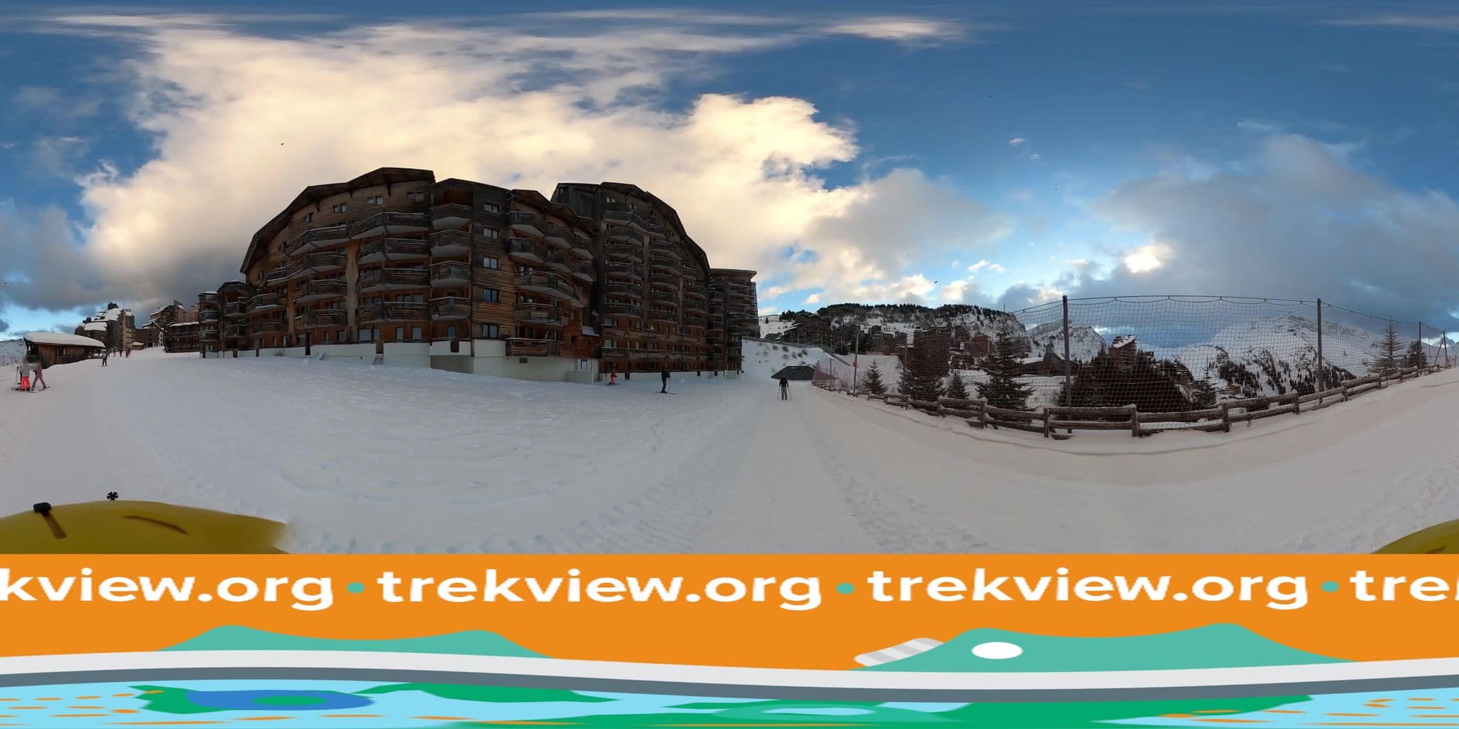 Street view near Chalet Neva 304🗻, Morzine — © trekviewed (CC BY-SA · Mapillary)