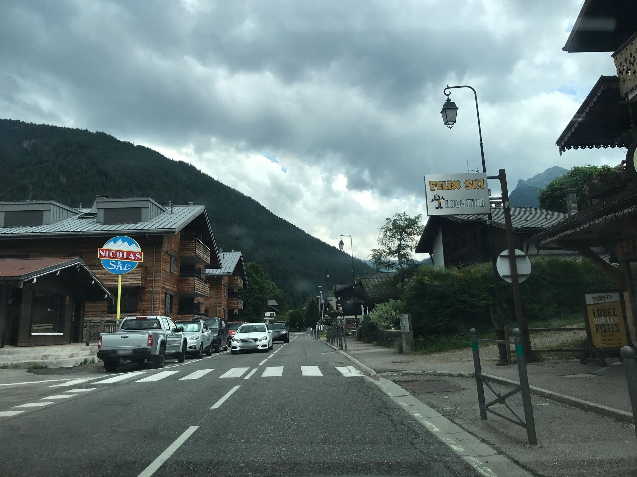 Street view near Hôtel les Champs Fleuris S.A.R.L., Morzine — © pgiraud (CC BY-SA · Mapillary)