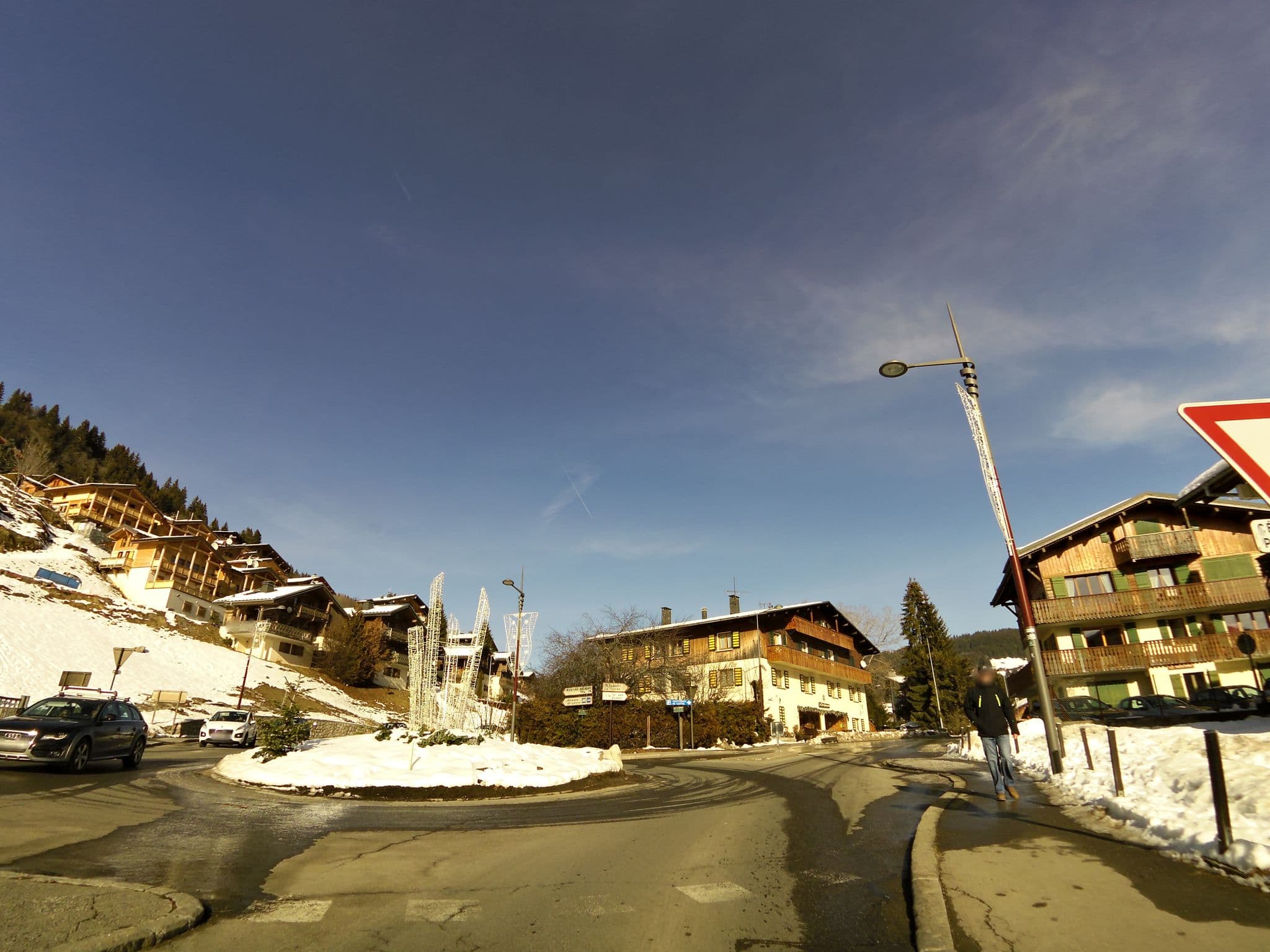 Street view near Hôtel Le Chamois, Les Gets — © legrandblond (CC BY-SA · Mapillary)