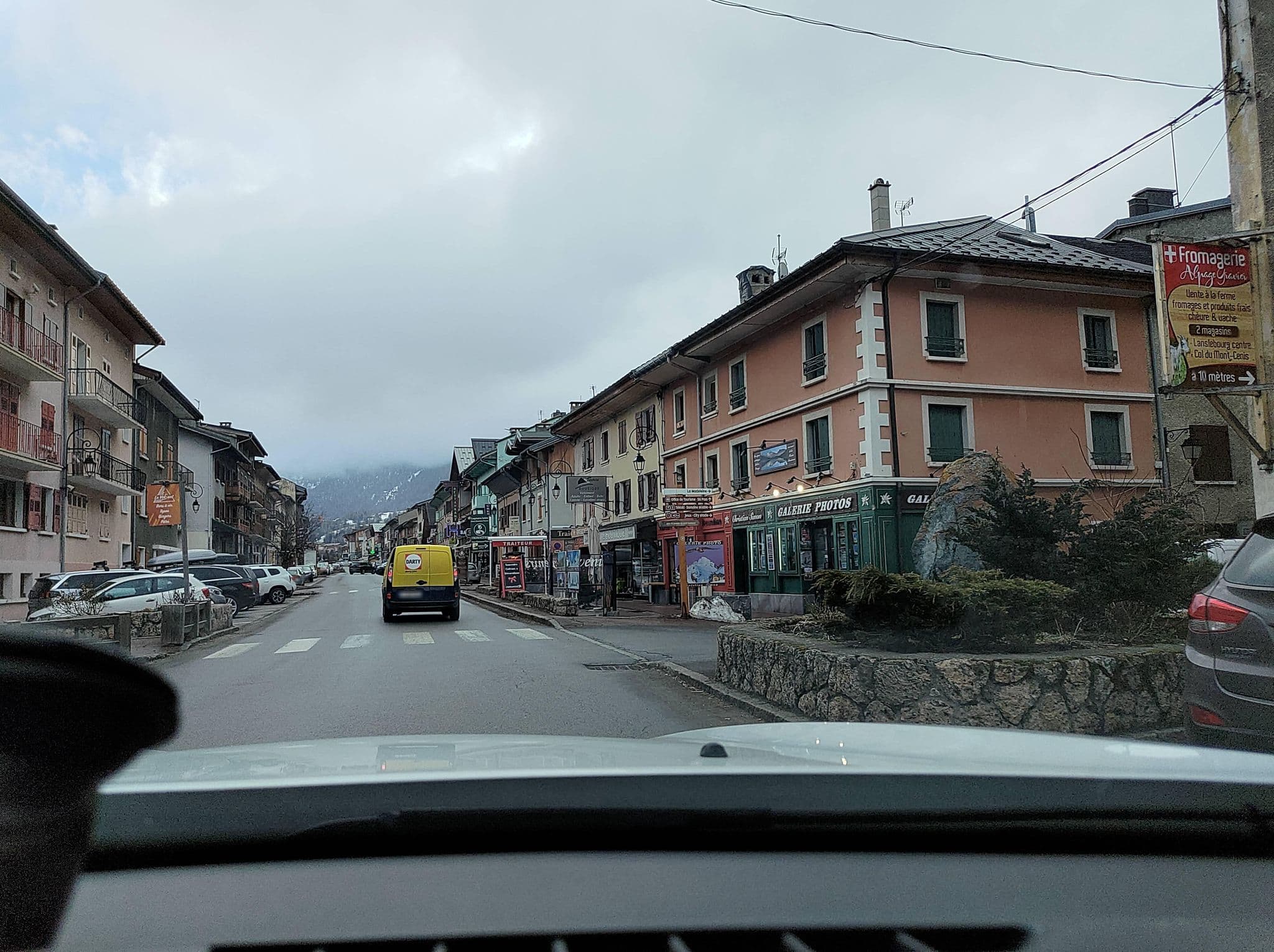 Street view near L'Auberge Dorée, Modane — © MatthieuF4FNE (CC BY-SA · Mapillary)