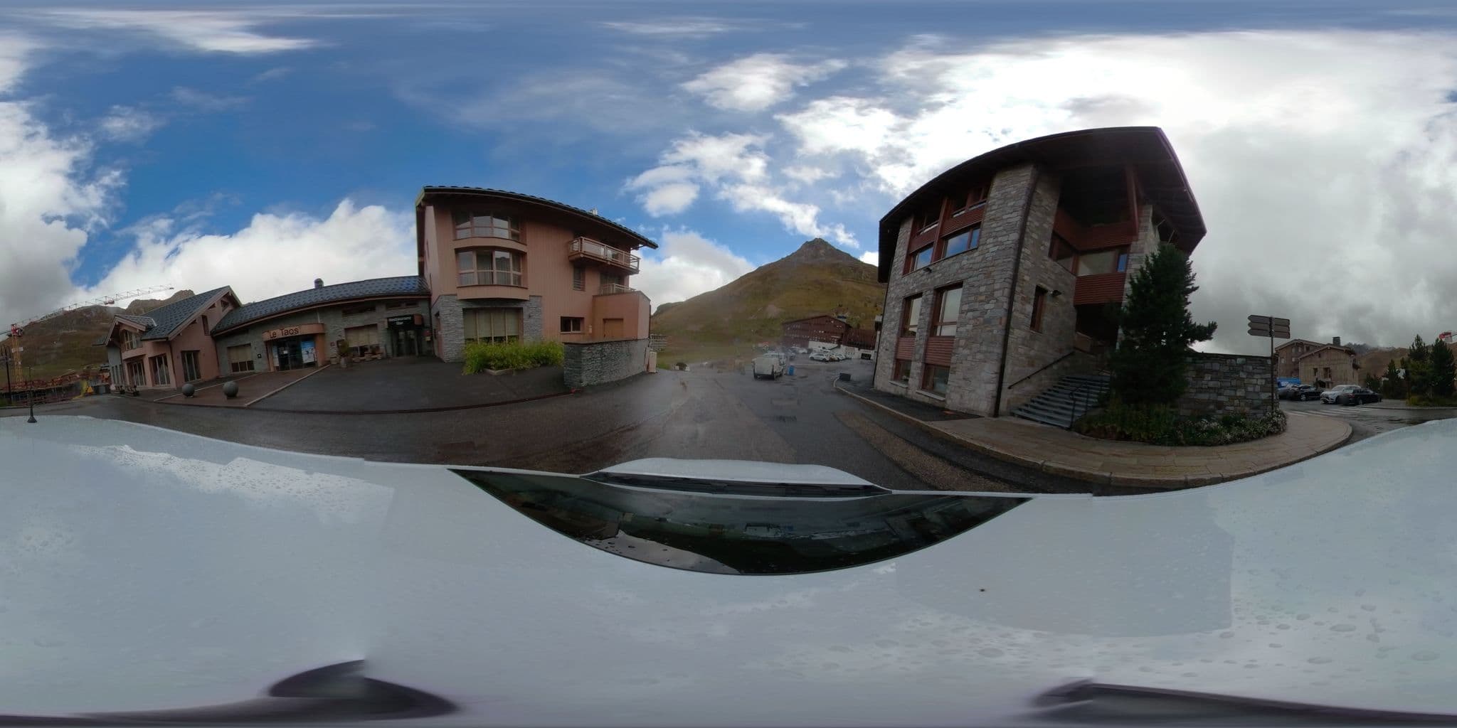 Street view near Alpaka Lodge, Tignes — © serfim_cit_y (CC BY-SA · Mapillary)