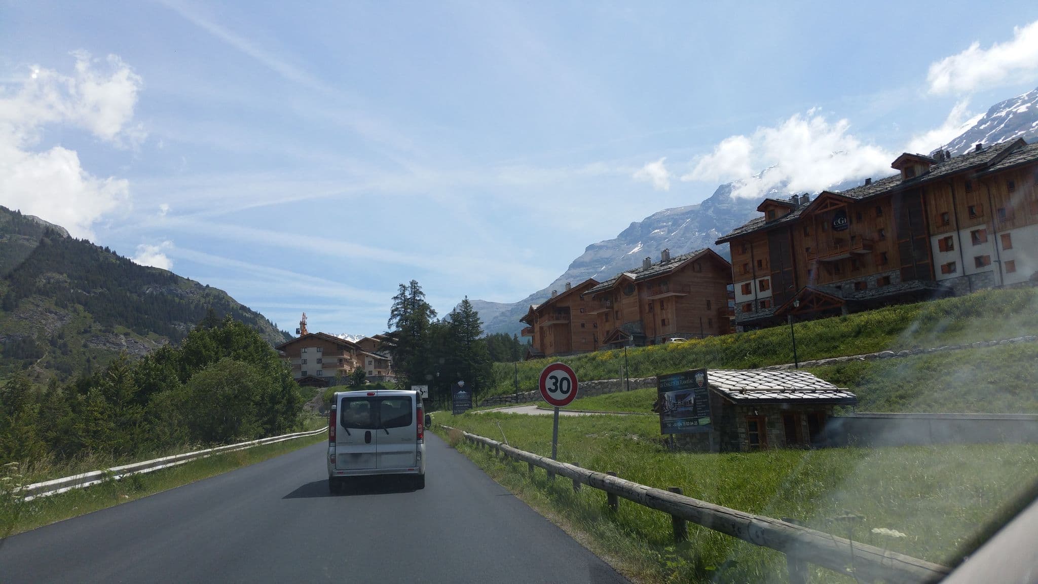 Street view near Auberge De Jeunesse De Val-Cenis, Val-d'Isère — © alexmodesto73 (CC BY-SA · Mapillary)