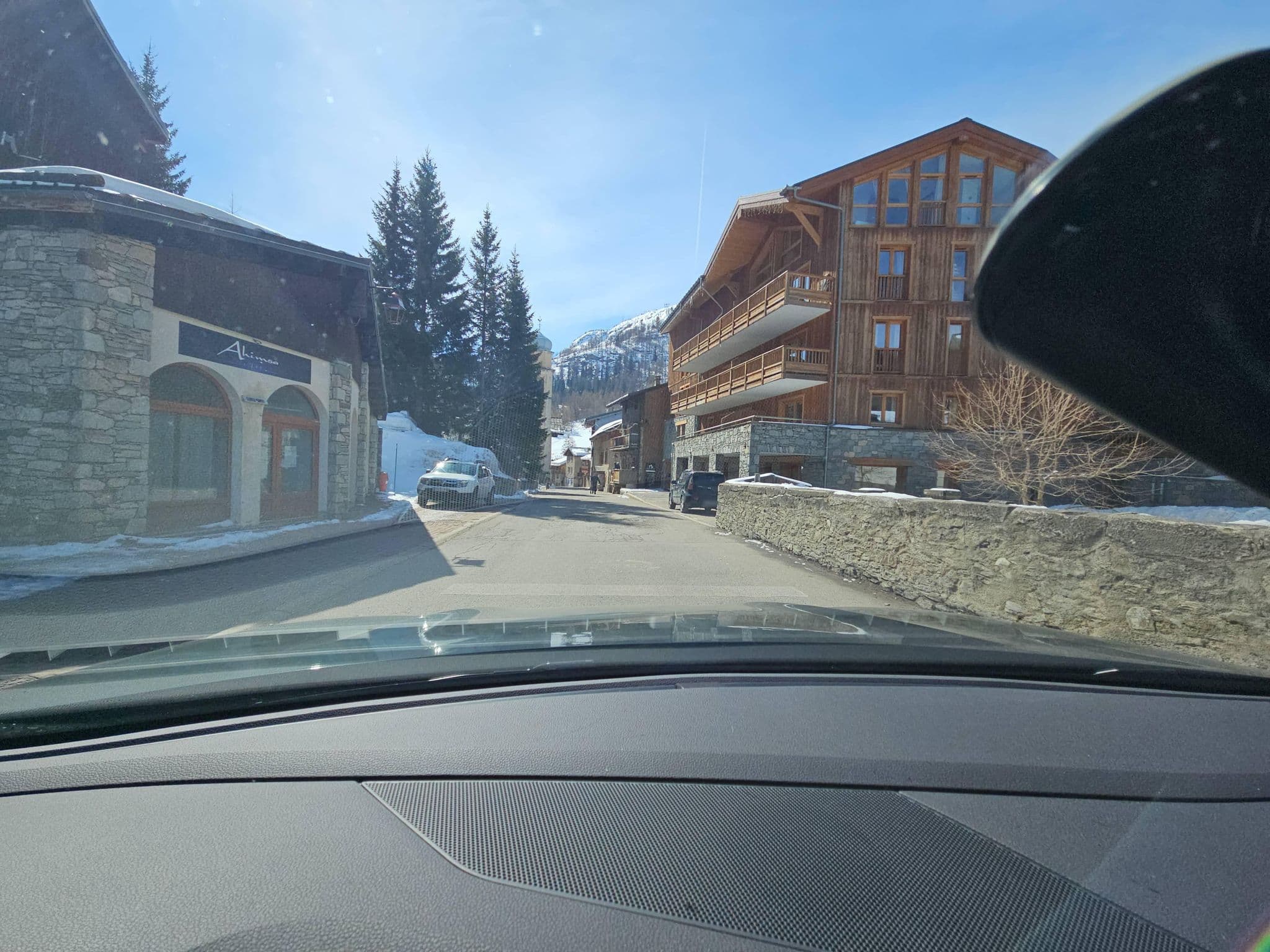 Street view near Chalet Les Champs Du Pont, Tignes — © toho (CC BY-SA · Mapillary)