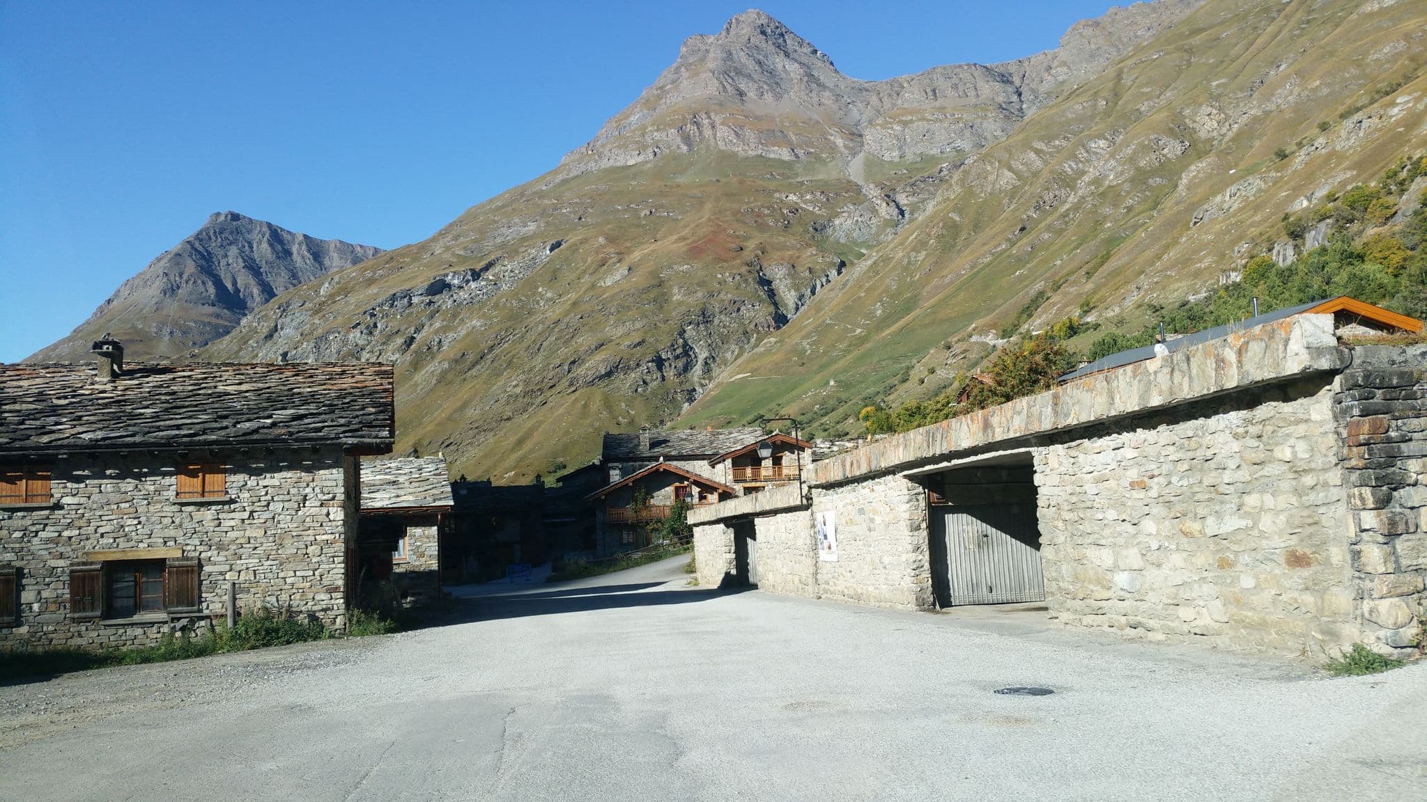 Street view near b&b le bois jolie, Val-d'Isère — © alexmodesto73 (CC BY-SA · Mapillary)