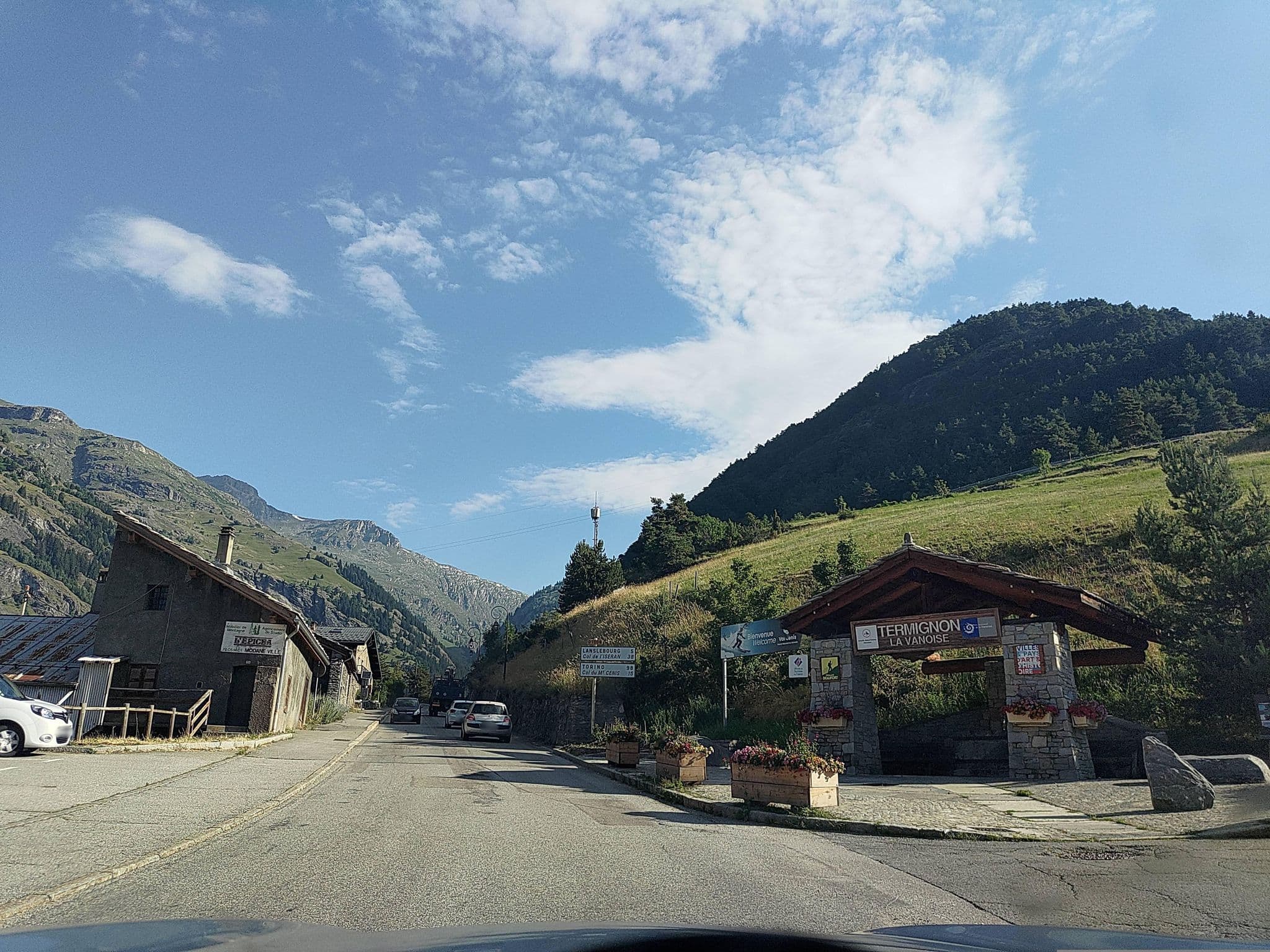 Street view near Restaurant Hôtel de la Turra Bal Fontaine Bruno Termignon, Modane — © MatthieuF4FNE (CC BY-SA · Mapillary)