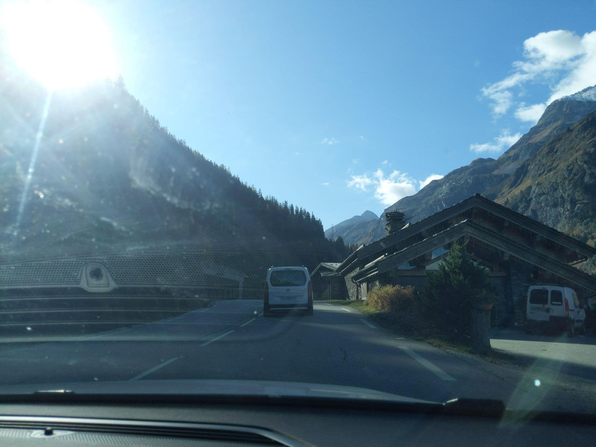 Street view near Le Chalet des Anges, Tignes — © alexmodesto73 (CC BY-SA · Mapillary)