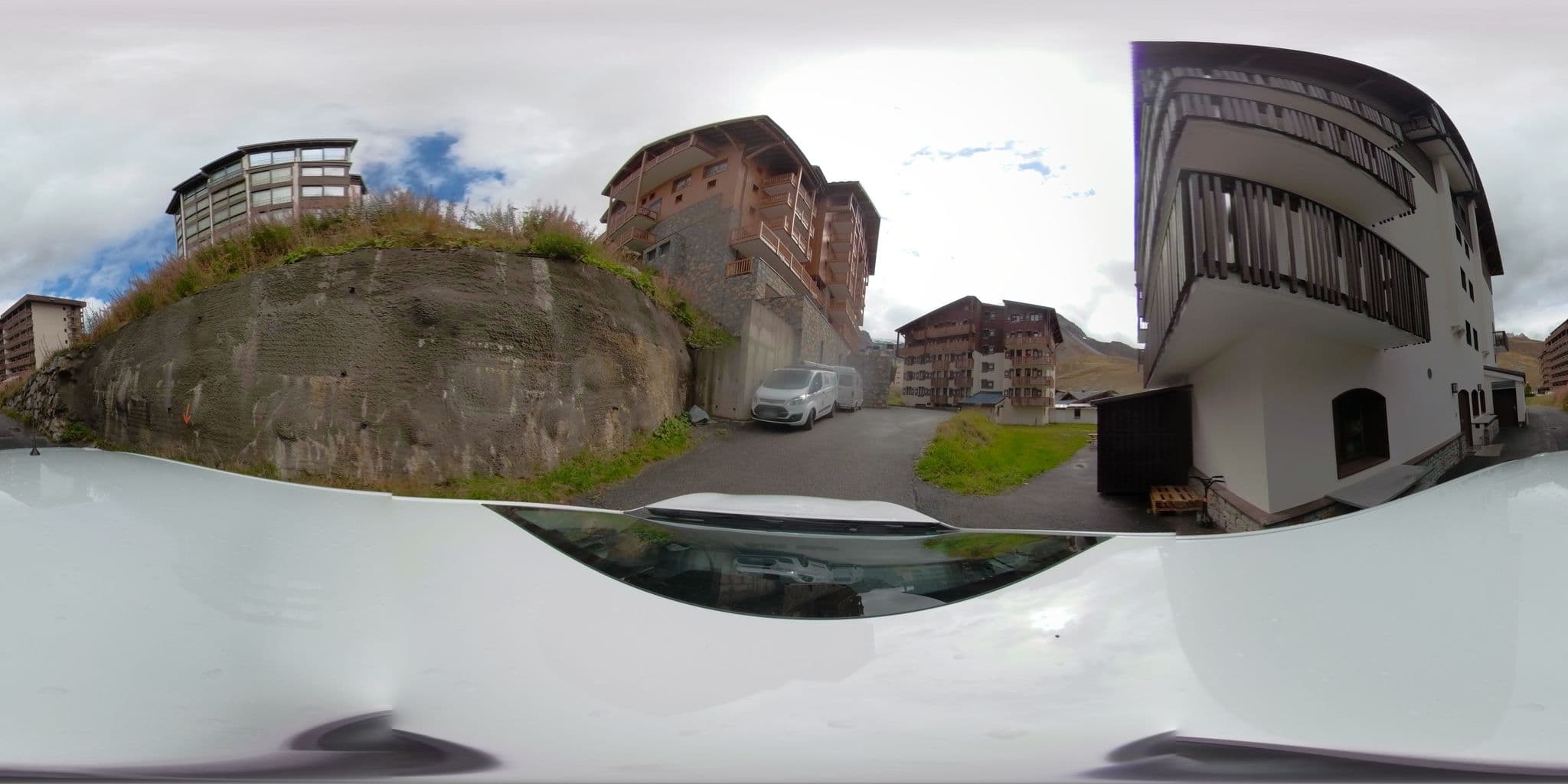 Street view near Le Jhanna, Tignes — © serfim_cit_y (CC BY-SA · Mapillary)