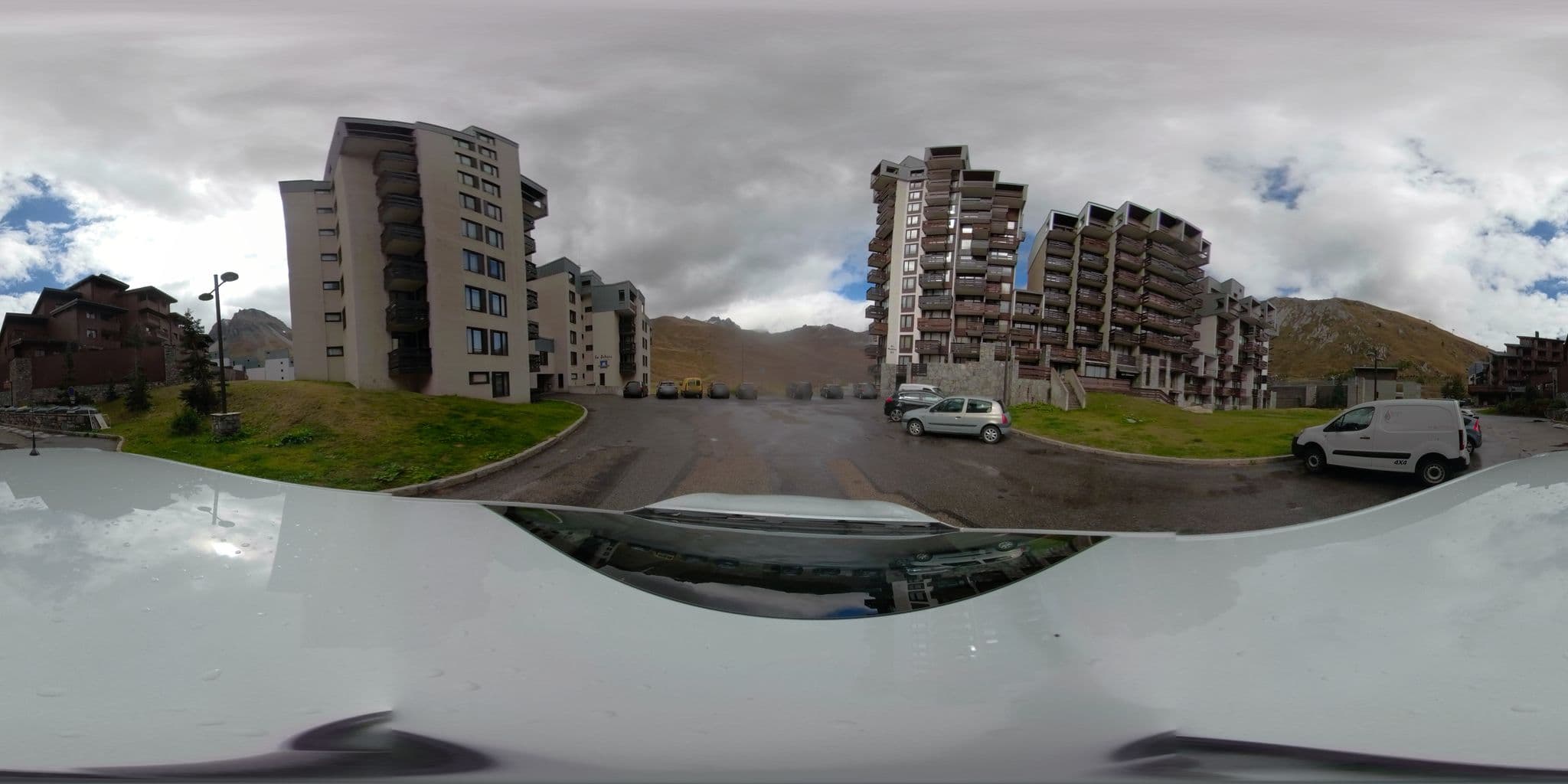 Street view near Apartamentos Le Schuss, Tignes — © serfim_cit_y (CC BY-SA · Mapillary)