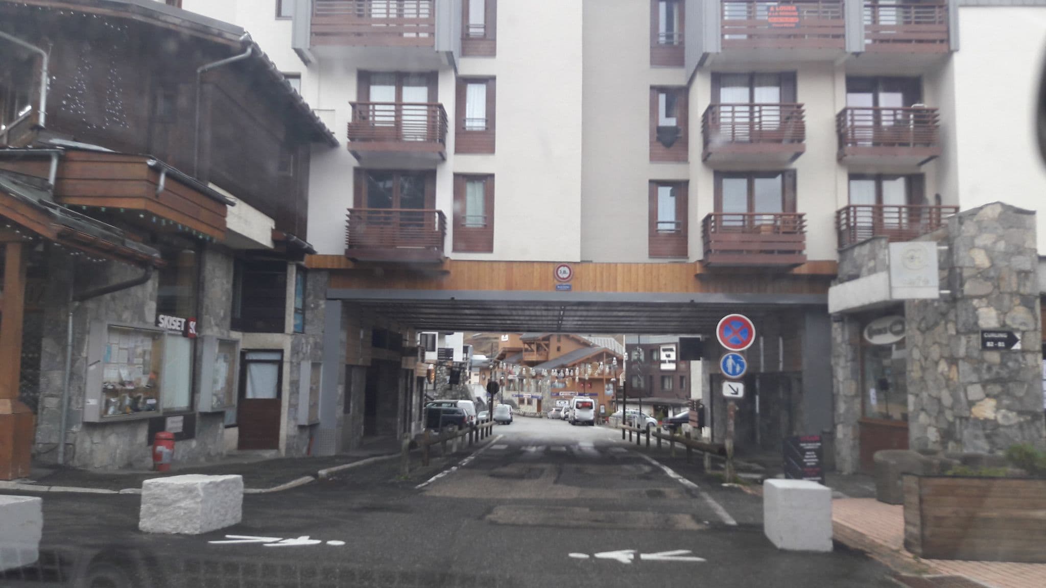 Street view near Hôtel le Curling, Tignes — © alexmodesto73 (CC BY-SA · Mapillary)