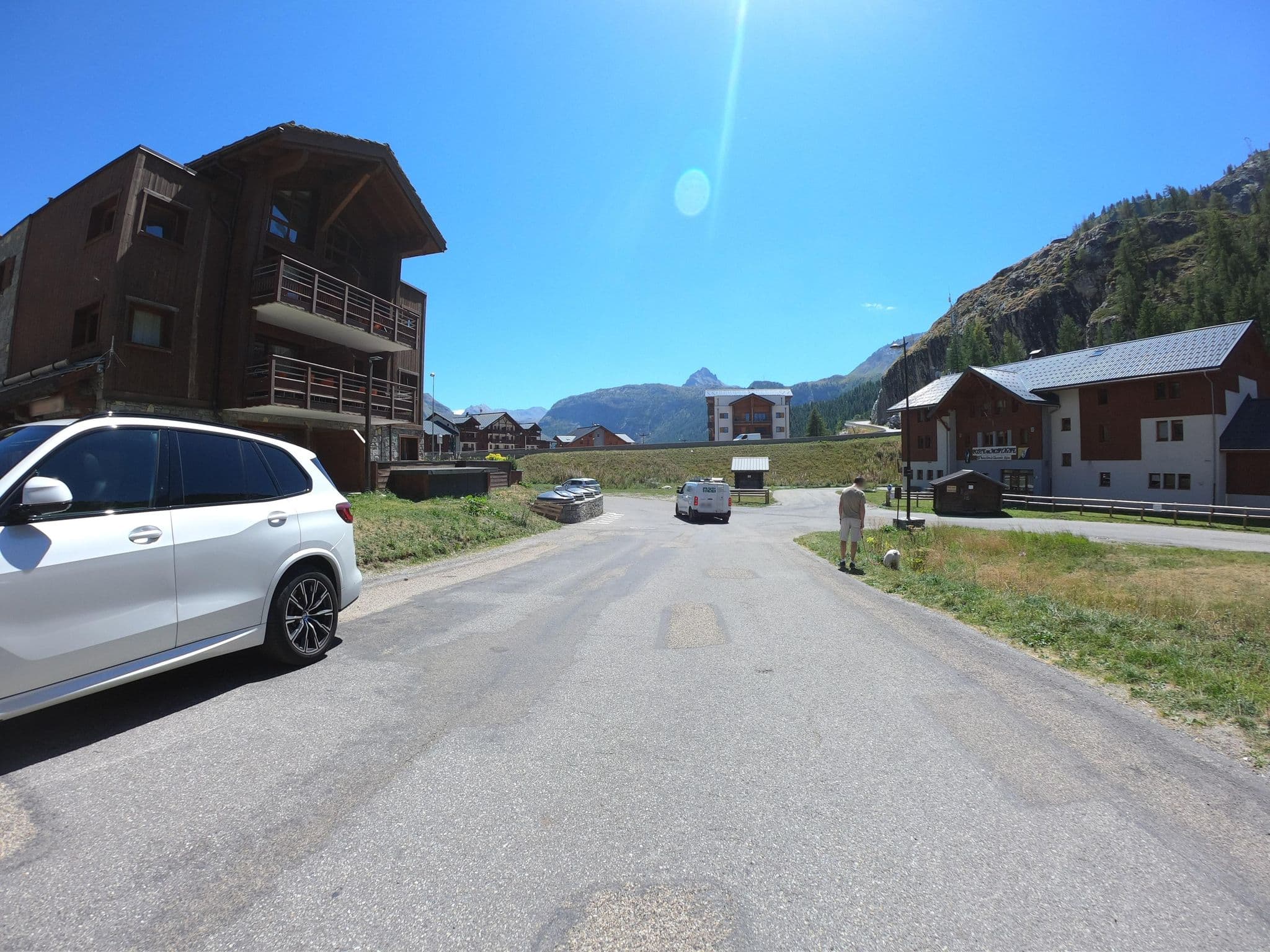 Street view near Auberge de jeunesse Les Clarines, Tignes — © joostjakob (CC BY-SA · Mapillary)