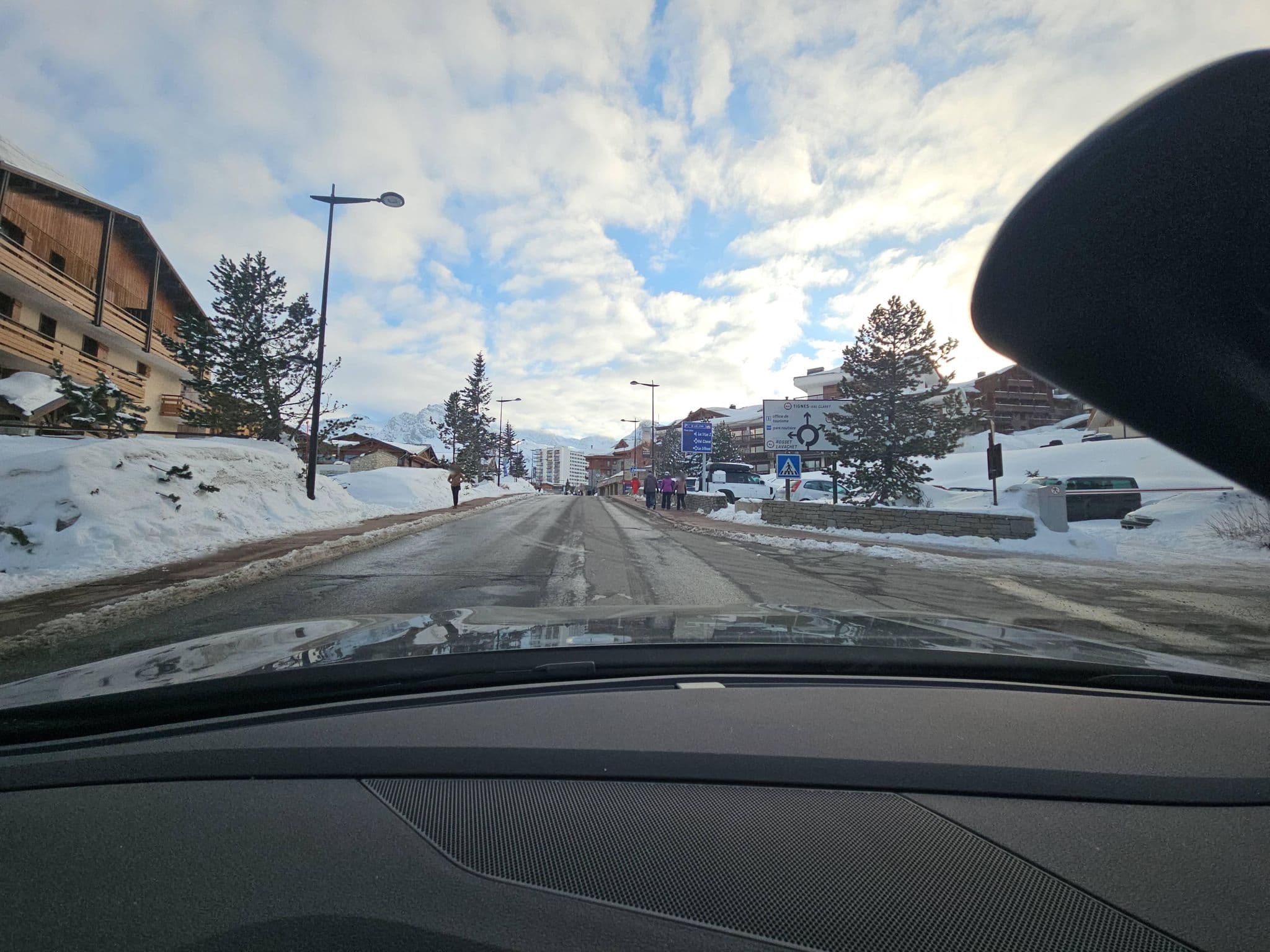 Street view near Pierre et Vacances Maeva Tourisme, Tignes — © toho (CC BY-SA · Mapillary)