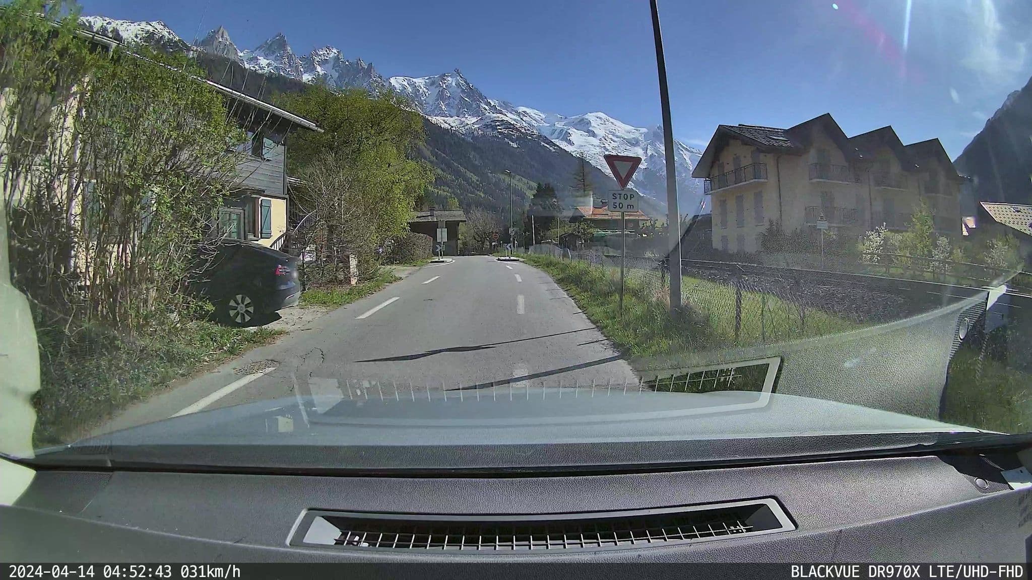 Street view near Eden Hotel Chamonix-Mont-Blanc, Chamonix-Mont-Blanc — © ordinatous (CC BY-SA · Mapillary)