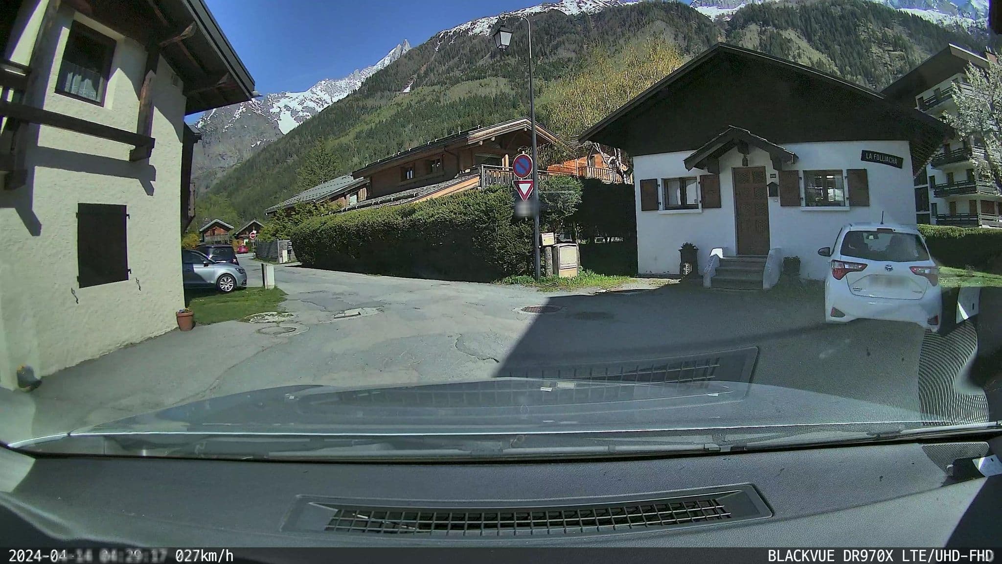 Street view near Chalet Cristalliers, Chamonix-Mont-Blanc — © ordinatous (CC BY-SA · Mapillary)