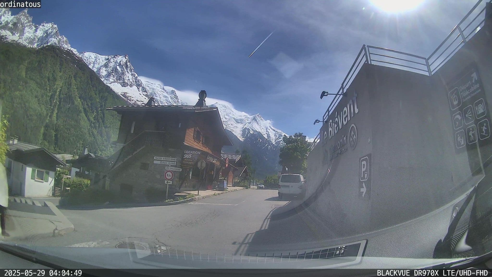Street view near La Savoyarde, Chamonix-Mont-Blanc — © ordinatous (CC BY-SA · Mapillary)