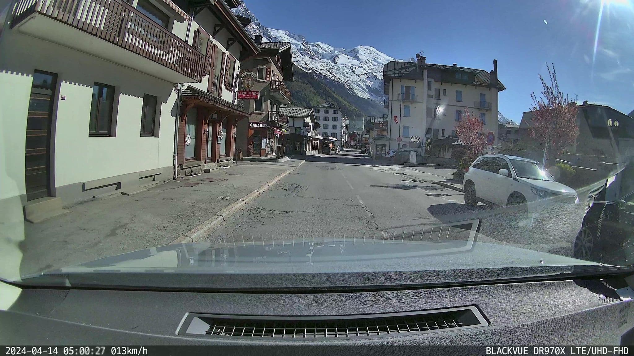 Street view near Hotel Boule De Neige (BDN), Chamonix-Mont-Blanc — © ordinatous (CC BY-SA · Mapillary)