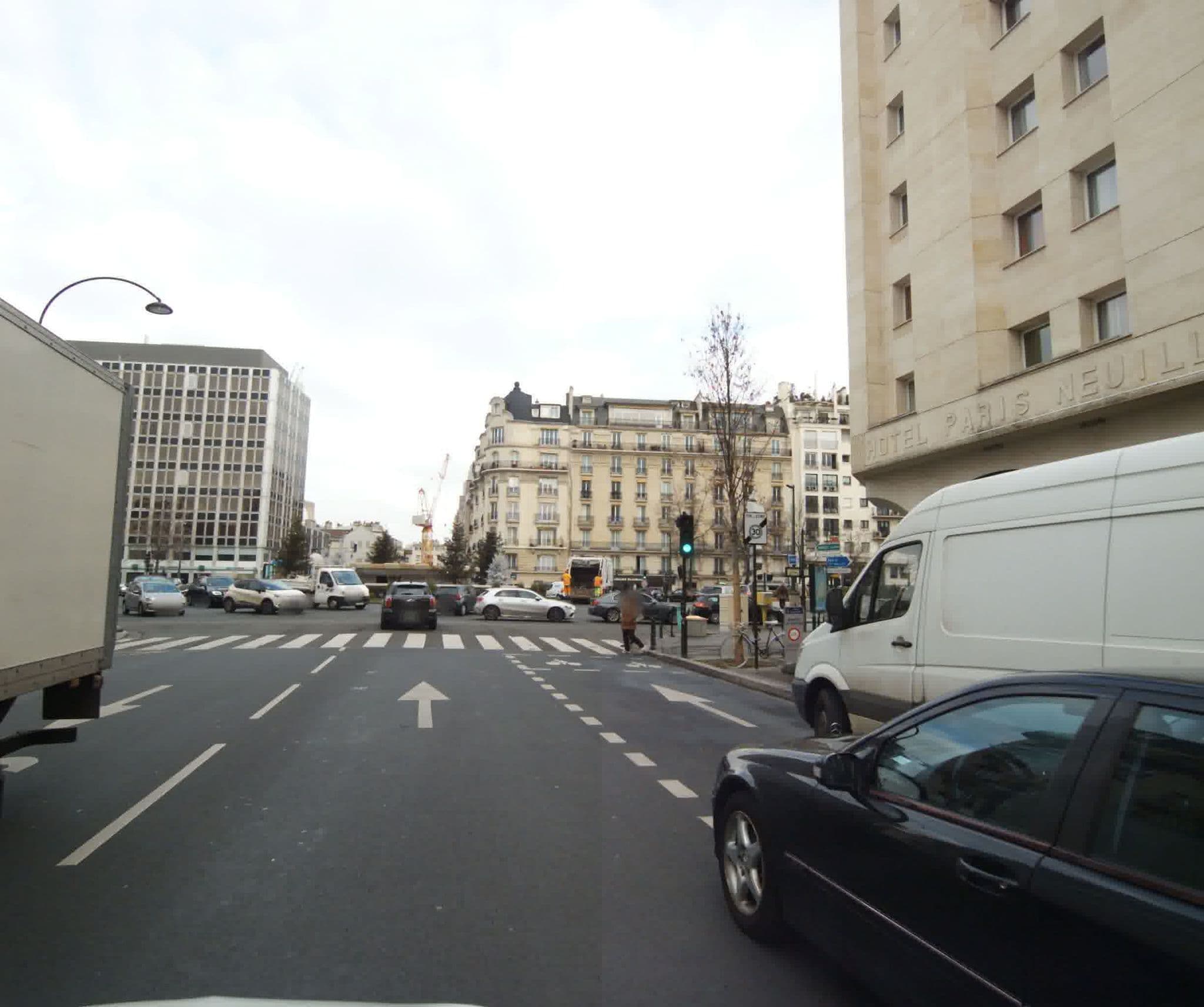 Street view near Hôtel Paris Neuilly, Neuilly-sur-Seine — © sogefi (CC BY-SA · Mapillary)