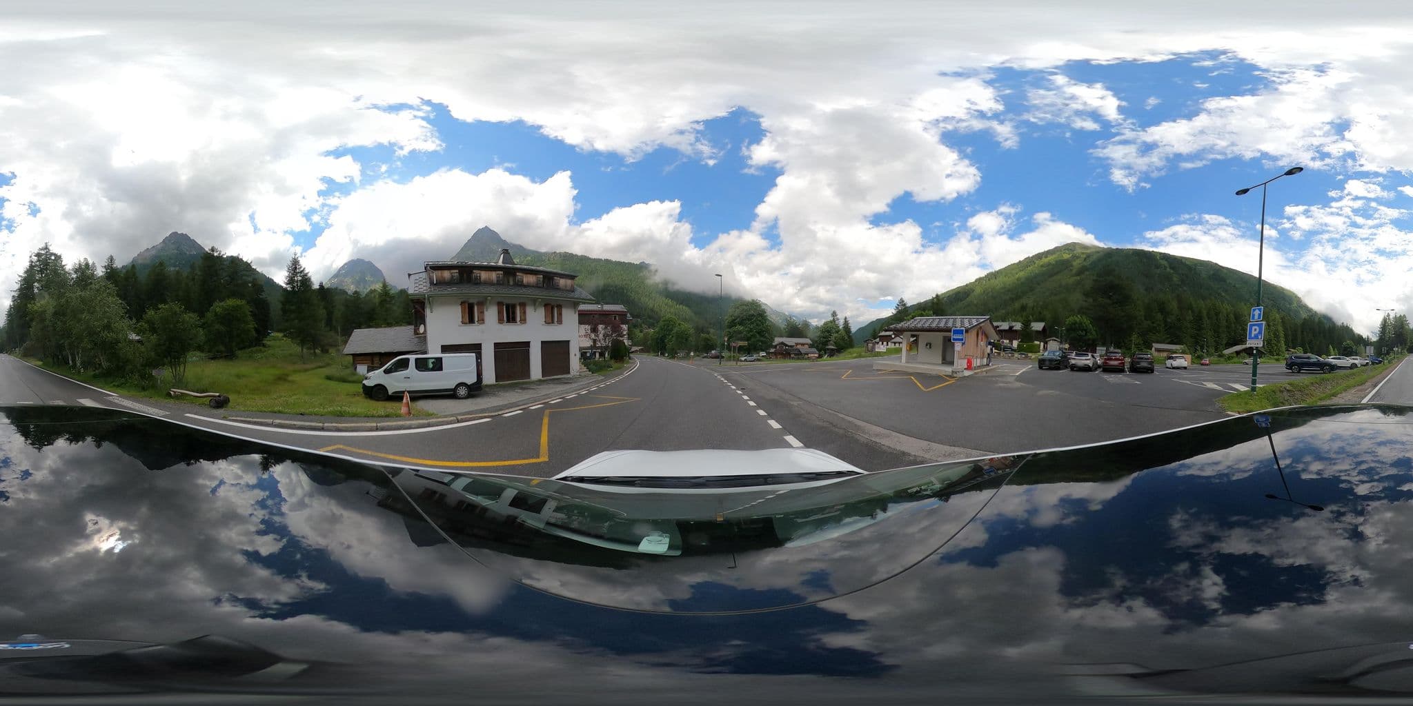 Street view near Châlet Hôtel Skiroc, Chamonix-Mont-Blanc — © peterleth (CC BY-SA · Mapillary)