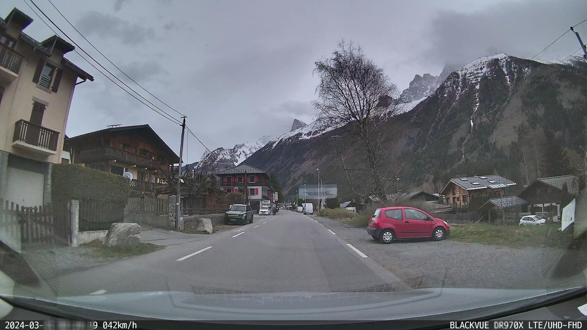 Street view near Chamouny, Chamonix-Mont-Blanc — © ordinatous (CC BY-SA · Mapillary)