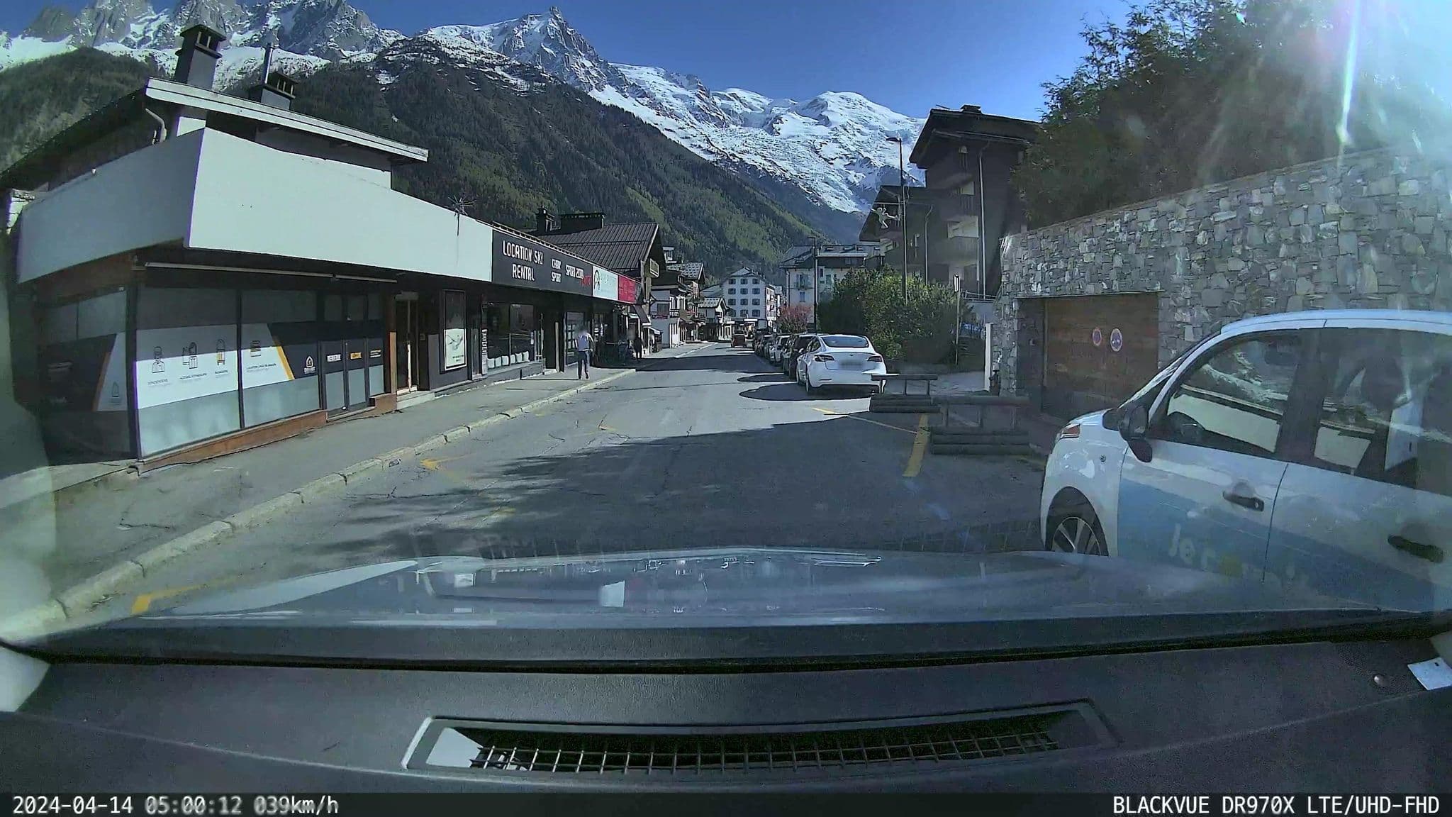 Street view near Appartement Chamonix-Mont-Blanc, Chamonix-Mont-Blanc — © ordinatous (CC BY-SA · Mapillary)