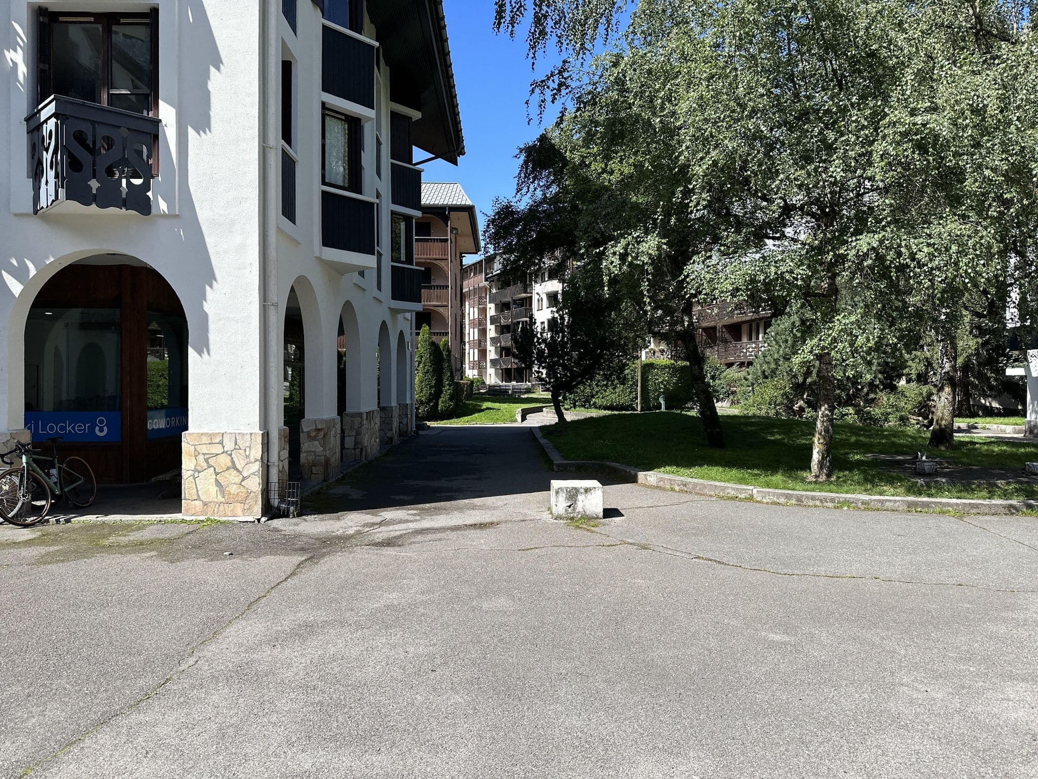 Street view near Apartment Triolet Jardin, Chamonix-Mont-Blanc — © schmittsfn (CC BY-SA · Mapillary)