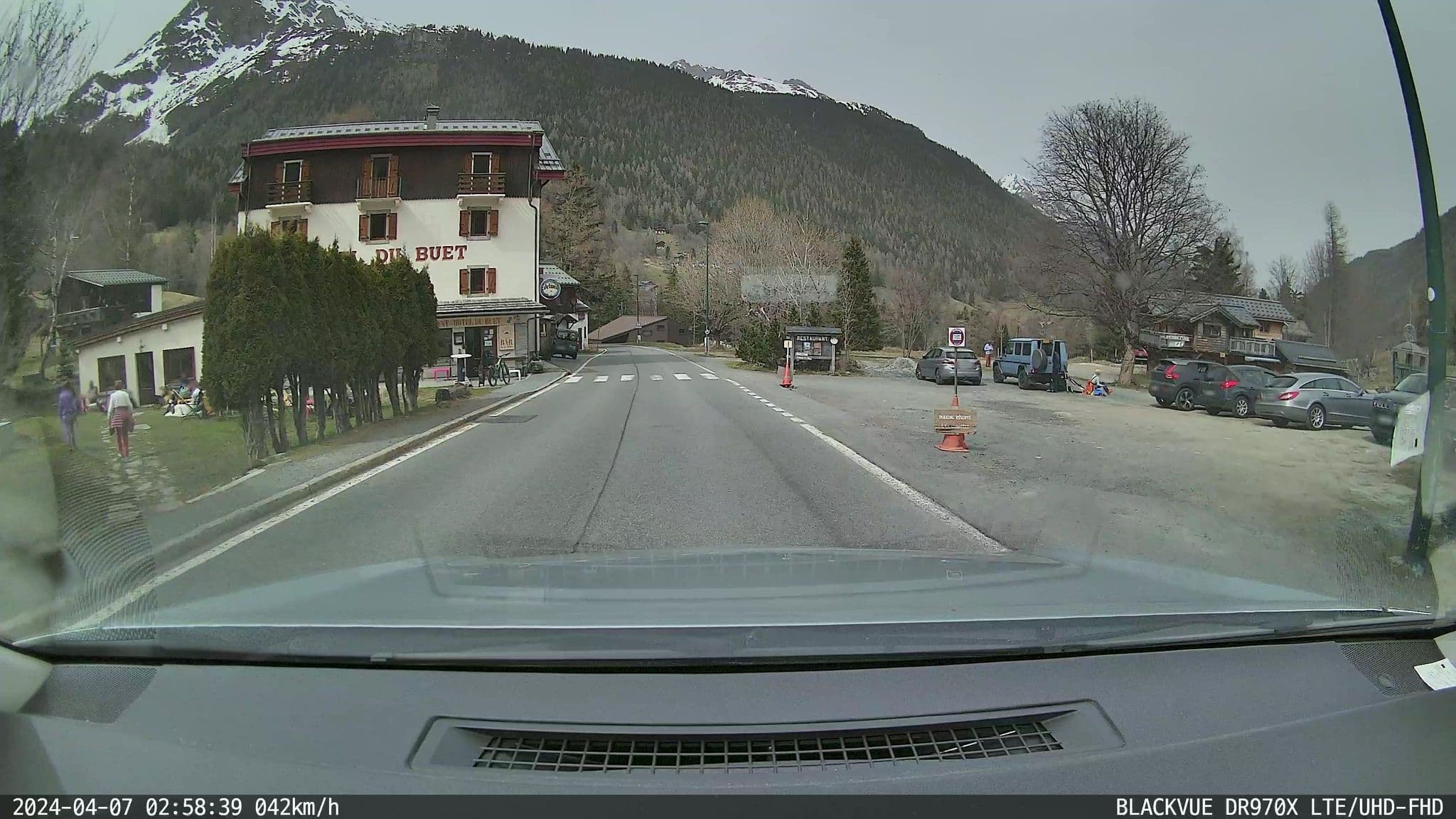 Street view near Hôtel du Buet, Chamonix-Mont-Blanc — © ordinatous (CC BY-SA · Mapillary)