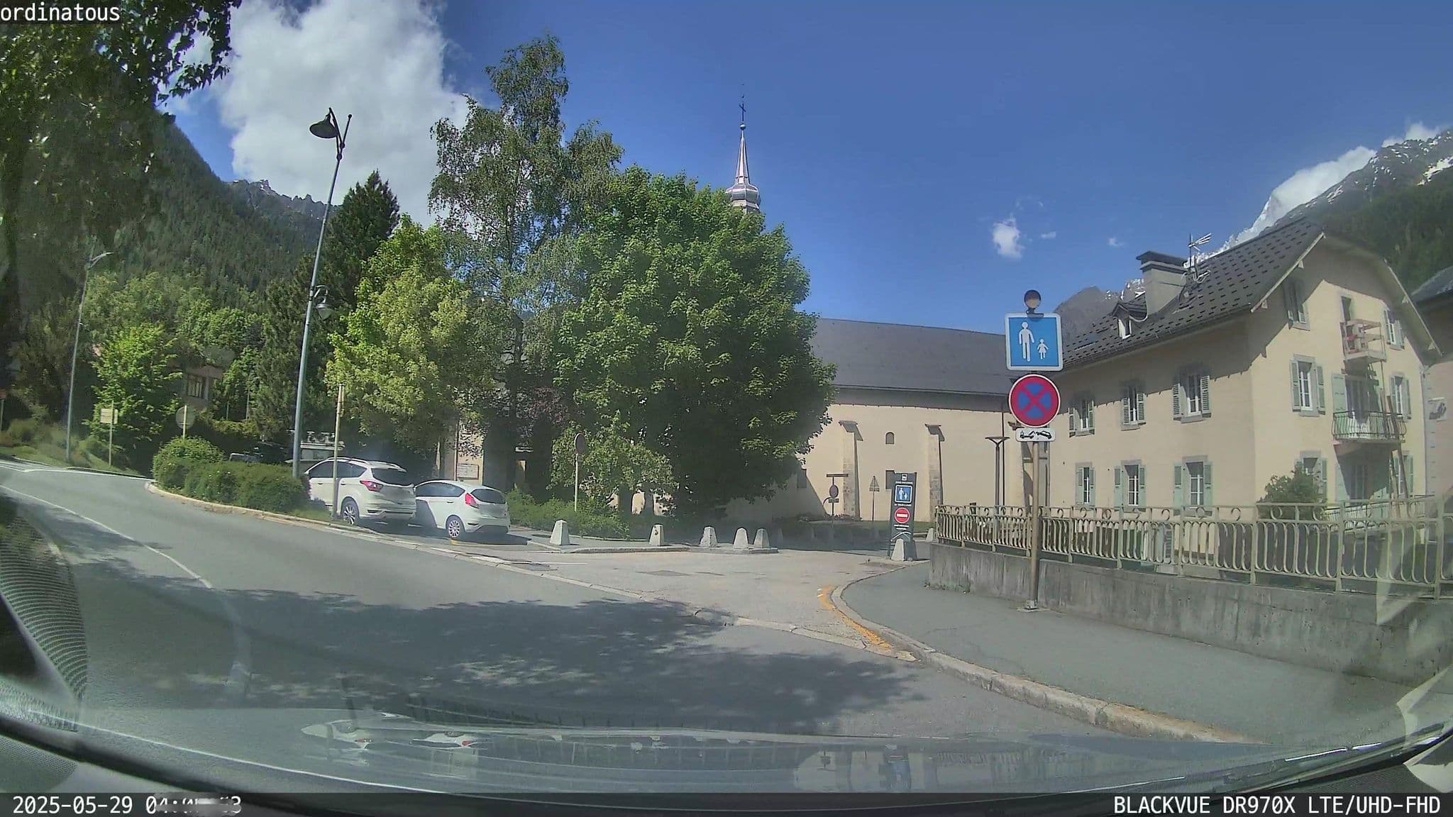 Street view near Société NOUVELLE de l'HOTEL MONT BLANC Sté Nouvelle de l'Hôtel Mont Blanc, Chamonix-Mont-Blanc — © ordinatous (CC BY-SA · Mapillary)