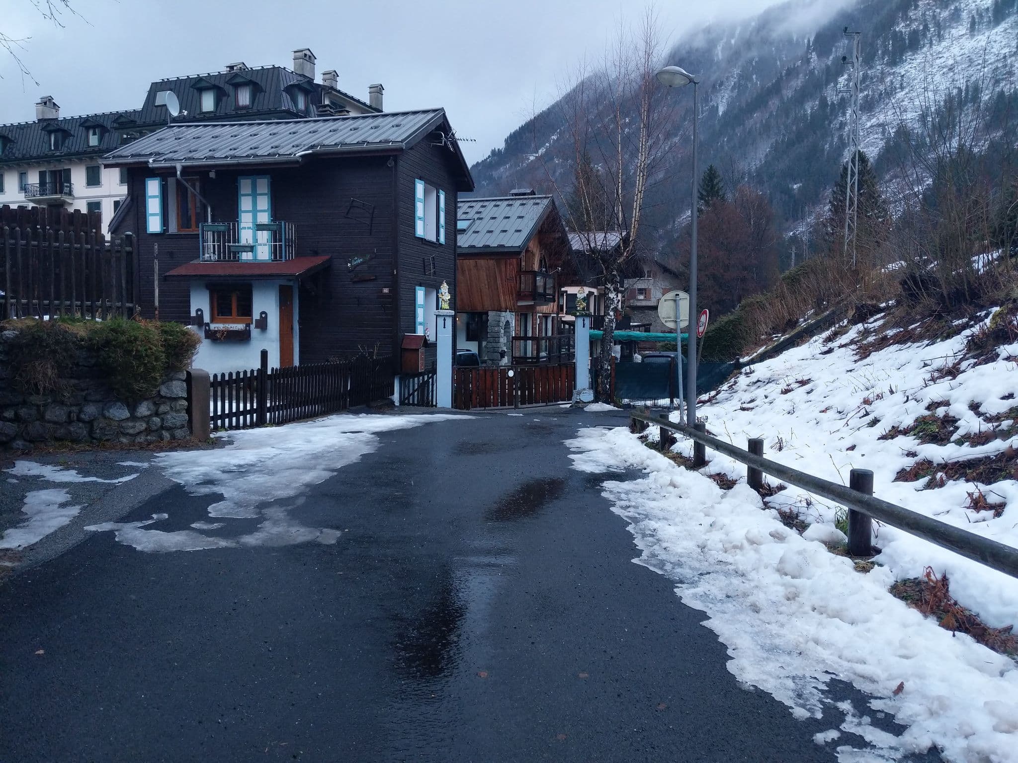 Street view near Chalet Grand Cru, Chamonix-Mont-Blanc — © chrisbeddow (CC BY-SA · Mapillary)