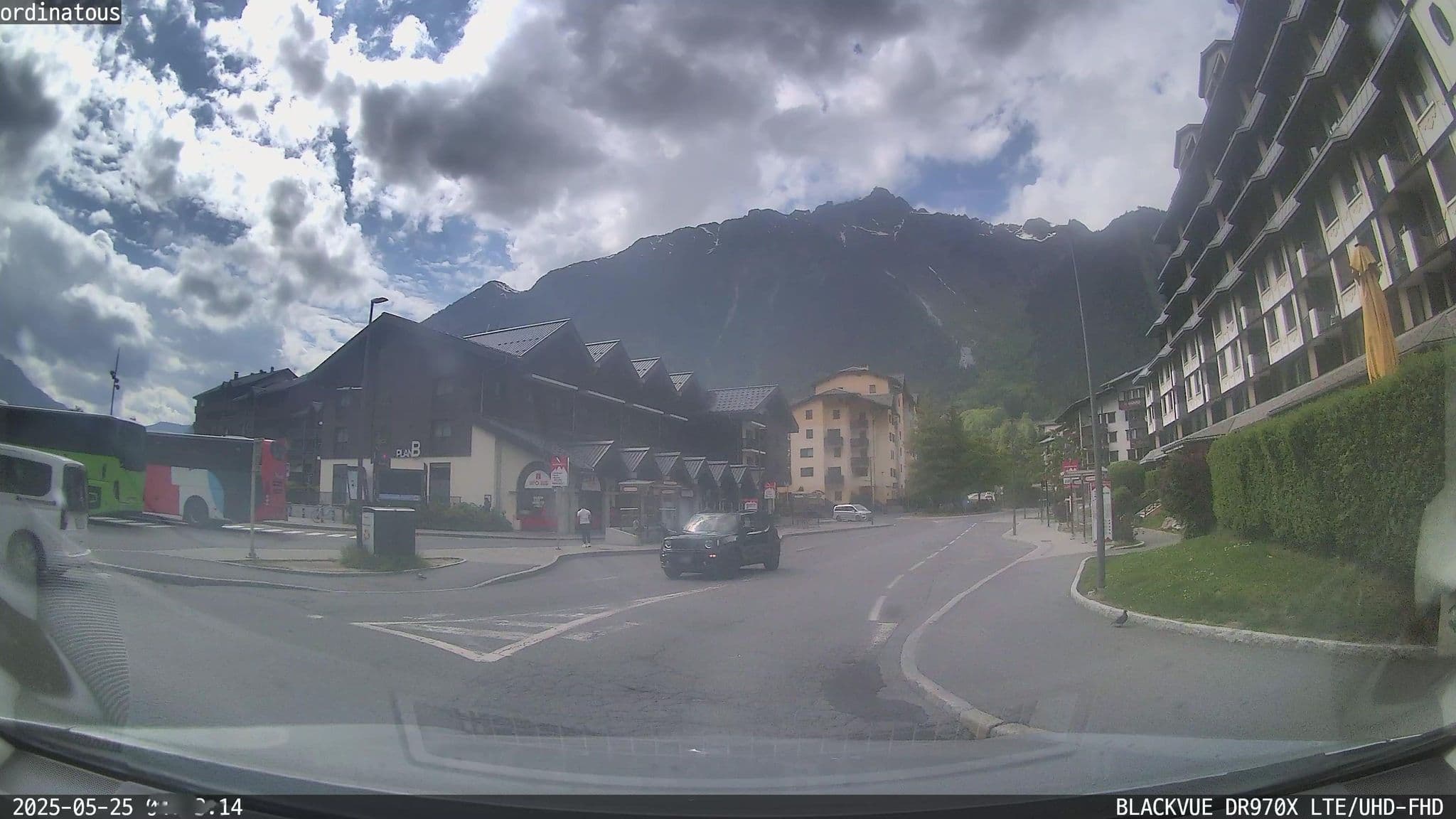 Street view near Au Pied du Mont-Blanc, Chamonix-Mont-Blanc — © ordinatous (CC BY-SA · Mapillary)