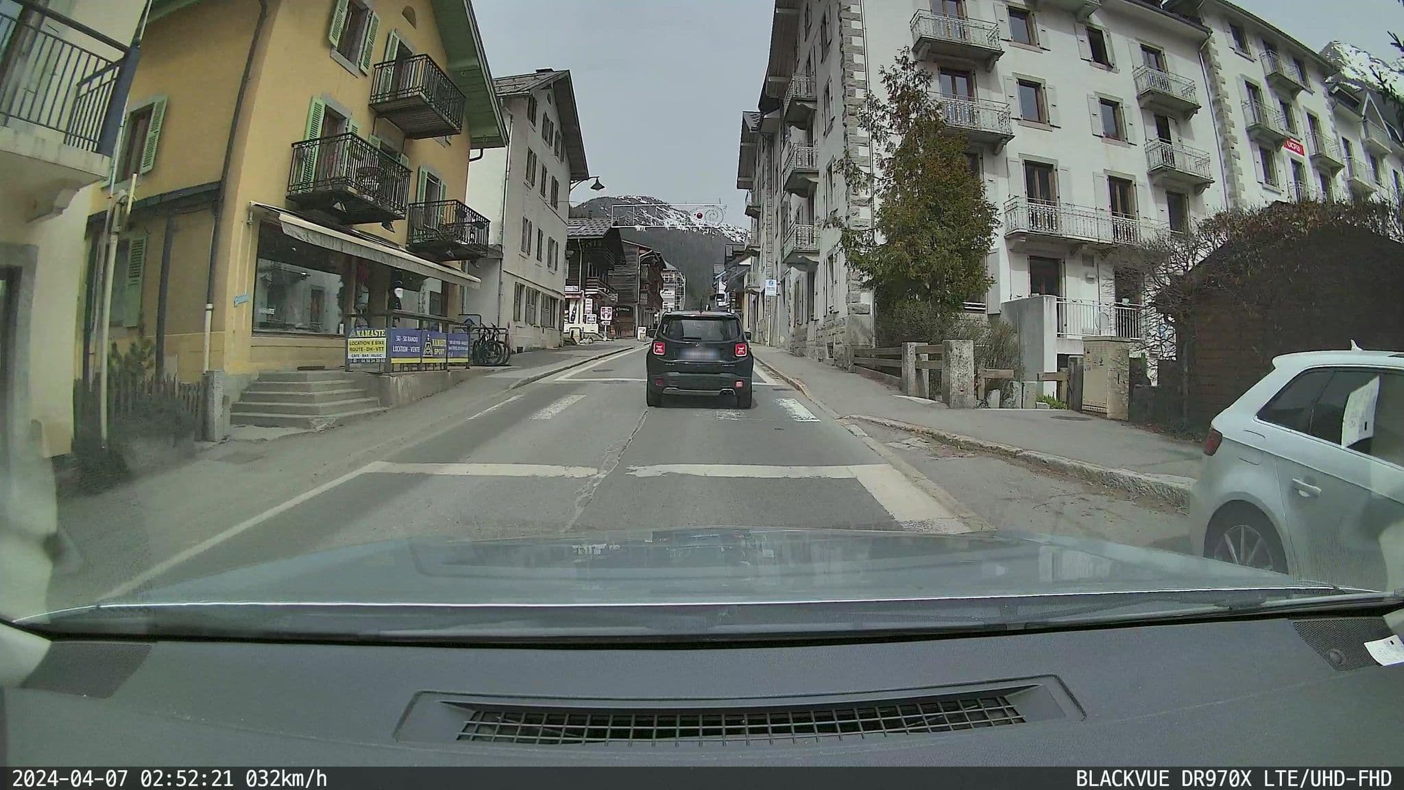 Street view near Résidence le Cristal-Mont Blanc 18, Chamonix-Mont-Blanc — © ordinatous (CC BY-SA · Mapillary)
