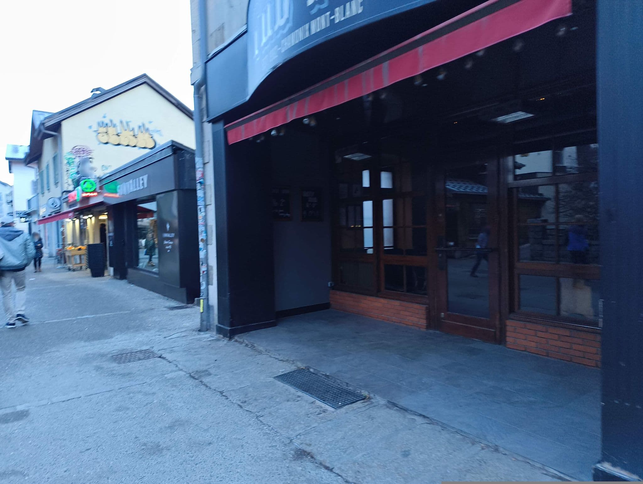 Street view near Appartement le Lutetia, Chamonix-Mont-Blanc — © marcuscalabresus (CC BY-SA · Mapillary)