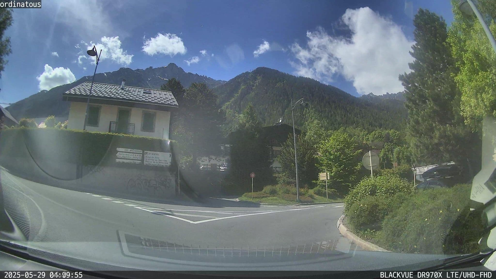Street view near Campanela, Chamonix-Mont-Blanc — © ordinatous (CC BY-SA · Mapillary)