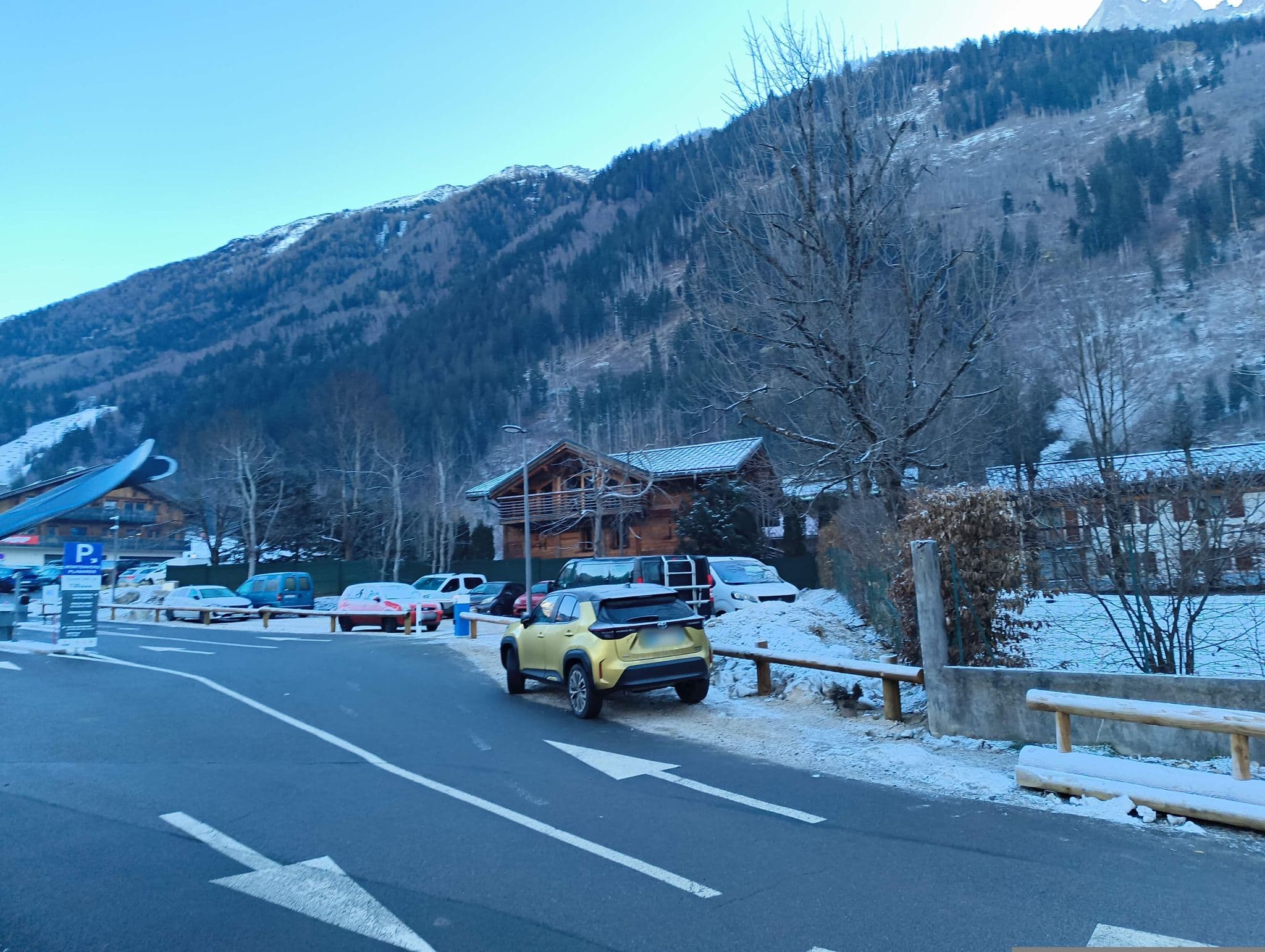 Street view near Appartement Blaitière Chamonix Centre, Chamonix-Mont-Blanc — © marcuscalabresus (CC BY-SA · Mapillary)