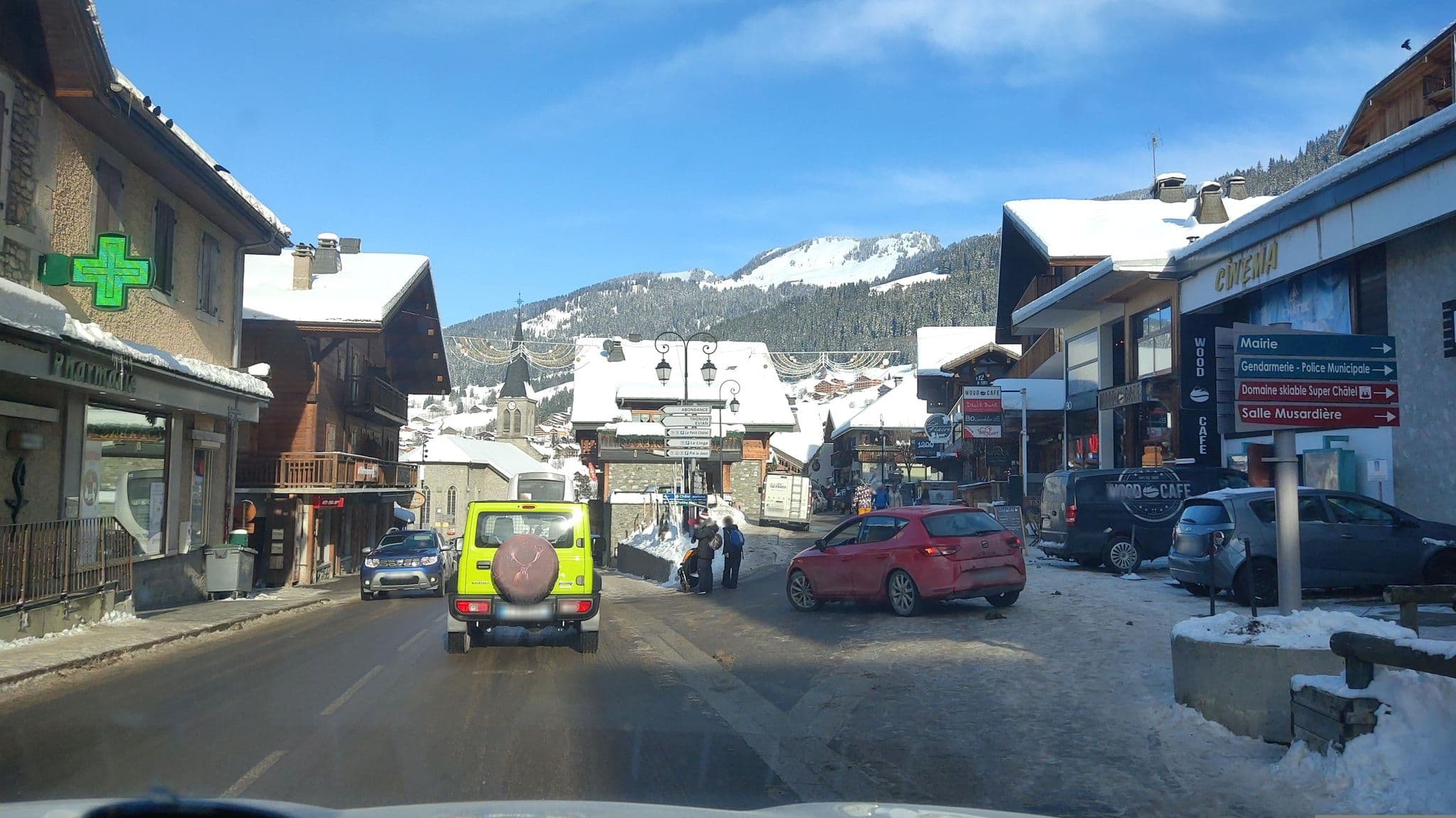 Street view near Résidence Prestige Odalys les Fermes de Châtel, Châtel — © MatthieuF4FNE (CC BY-SA · Mapillary)