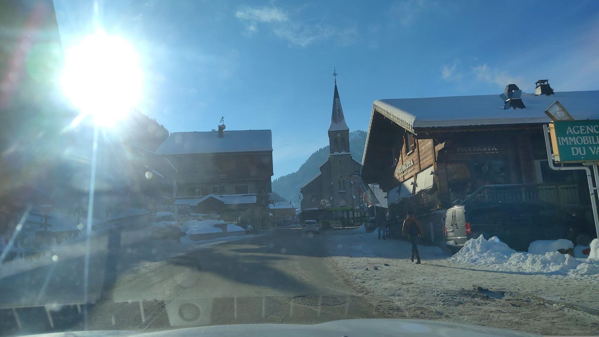 Street view near Chalet d'Alizee, Châtel — © MatthieuF4FNE (CC BY-SA · Mapillary)