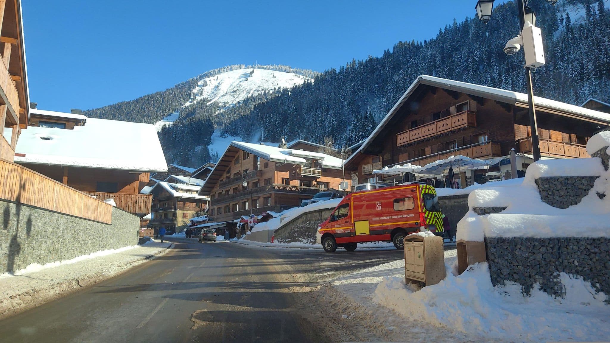 Street view near Hotel-Chalet De Tradition Macchi, Châtel — © MatthieuF4FNE (CC BY-SA · Mapillary)