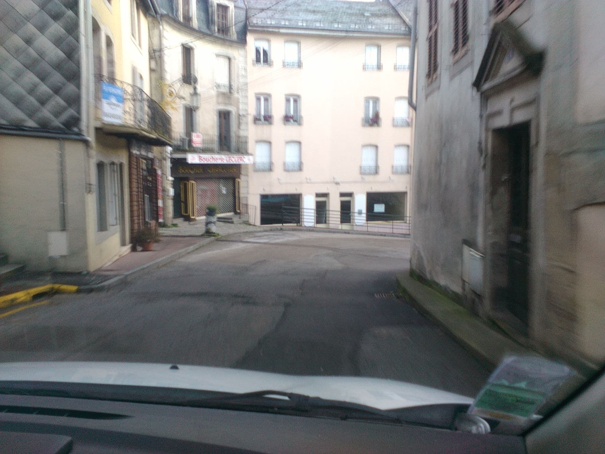 Street view near Hondenmeenaarfrankrijk, Plombières-les-Bains — © blap (CC BY-SA · Mapillary)