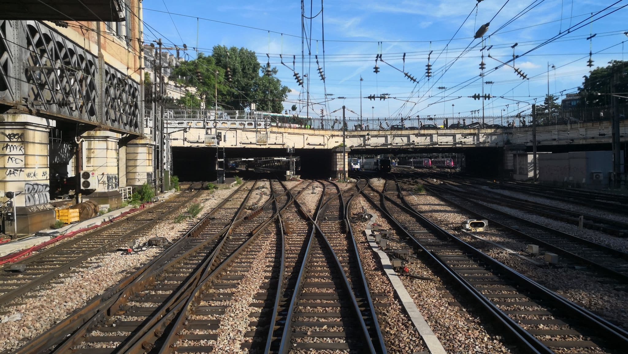 Street view near Villathéna, Paris 08 Élysée — © atabaraud (CC BY-SA · Mapillary)