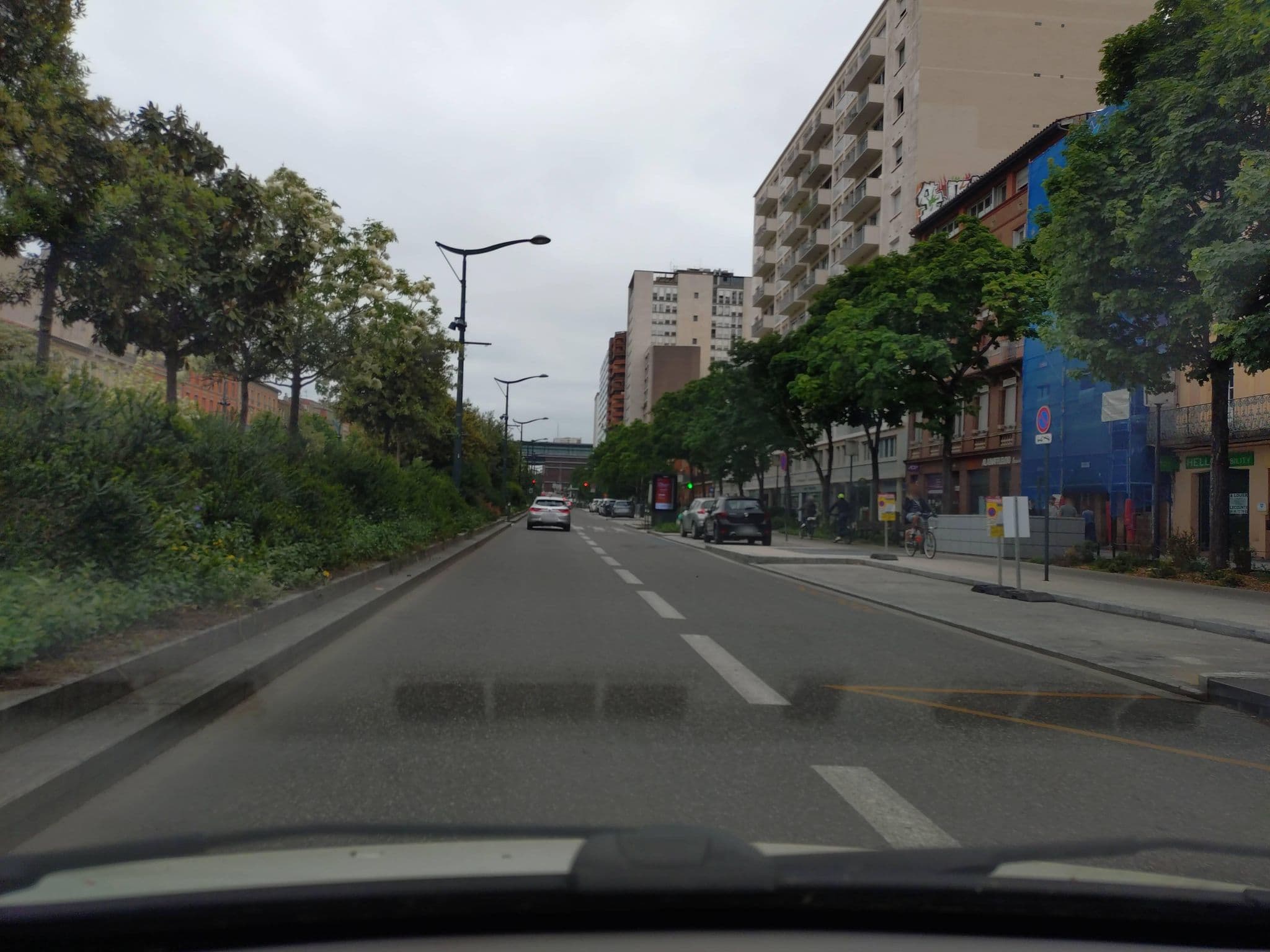 Street view near Les Ramblas, Toulouse — © yeelel (CC BY-SA · Mapillary)