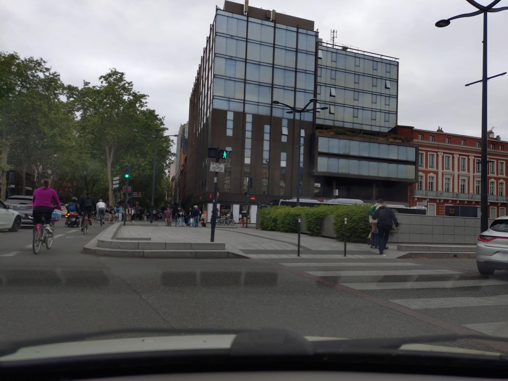 Street view near Citiz Hotel Toulouse, Toulouse — © yeelel (CC BY-SA · Mapillary)