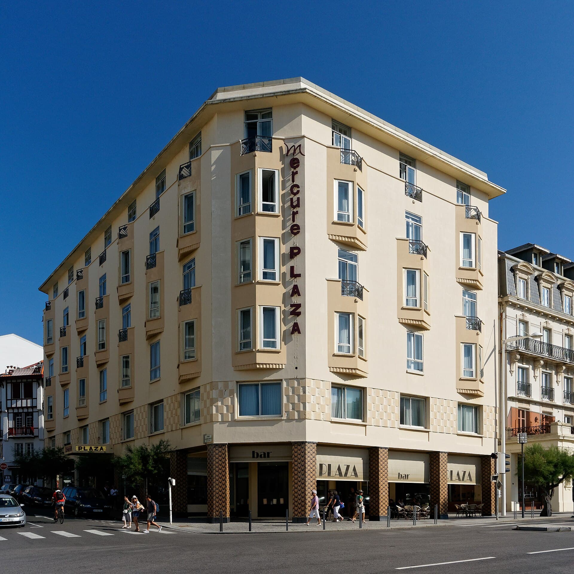 Hôtel Plaza (via Wikimedia Commons, CC BY-SA 4.0)