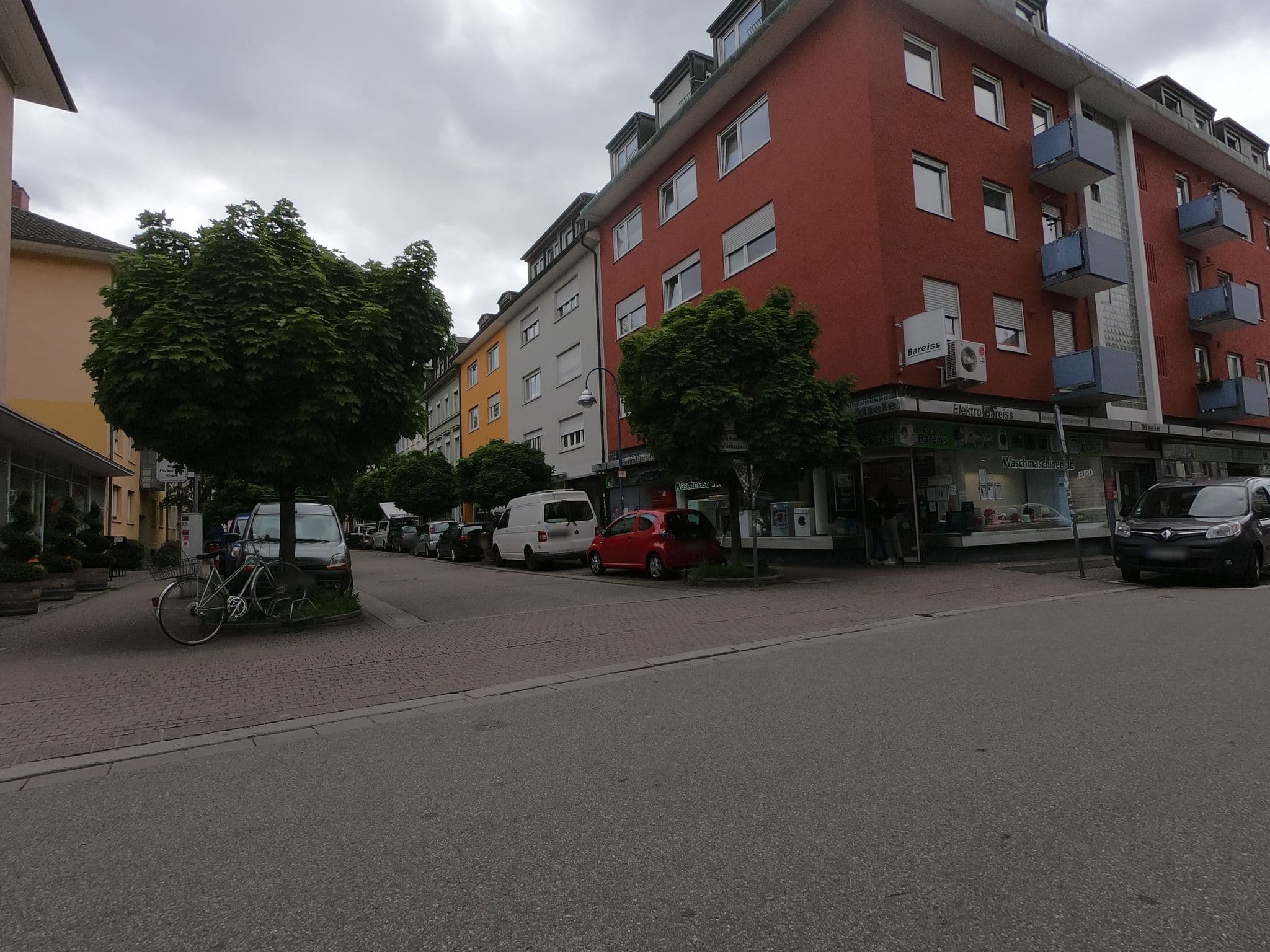 Street view near Freiburger Hostel, Freiburg — © luisziavo (CC BY-SA · Mapillary)