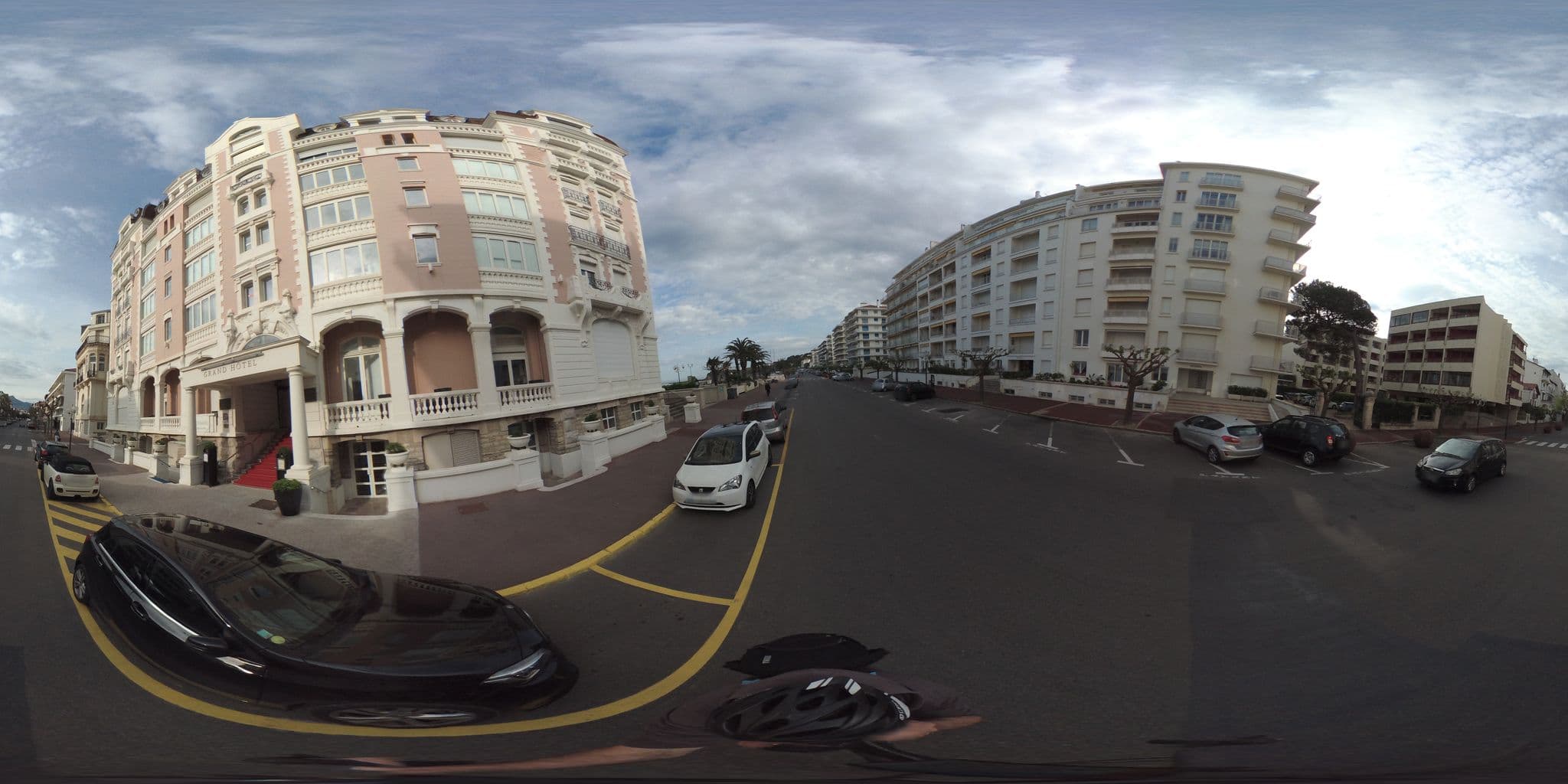 Street view near Grand Hôtel Thalasso & Spa, Saint-Jean-de-Luz — © geovelo (CC BY-SA · Mapillary)